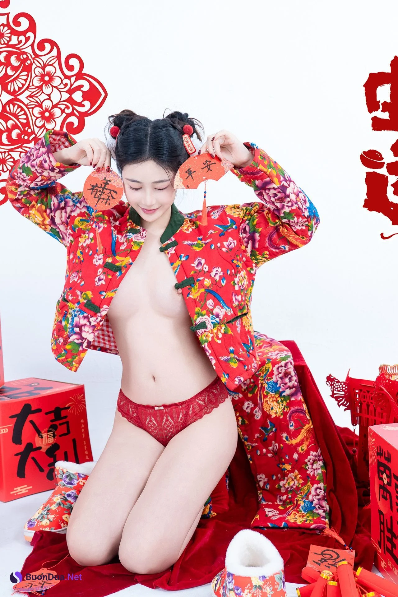 年年Nnian, 写真集 蛇来运转 - Photo 13