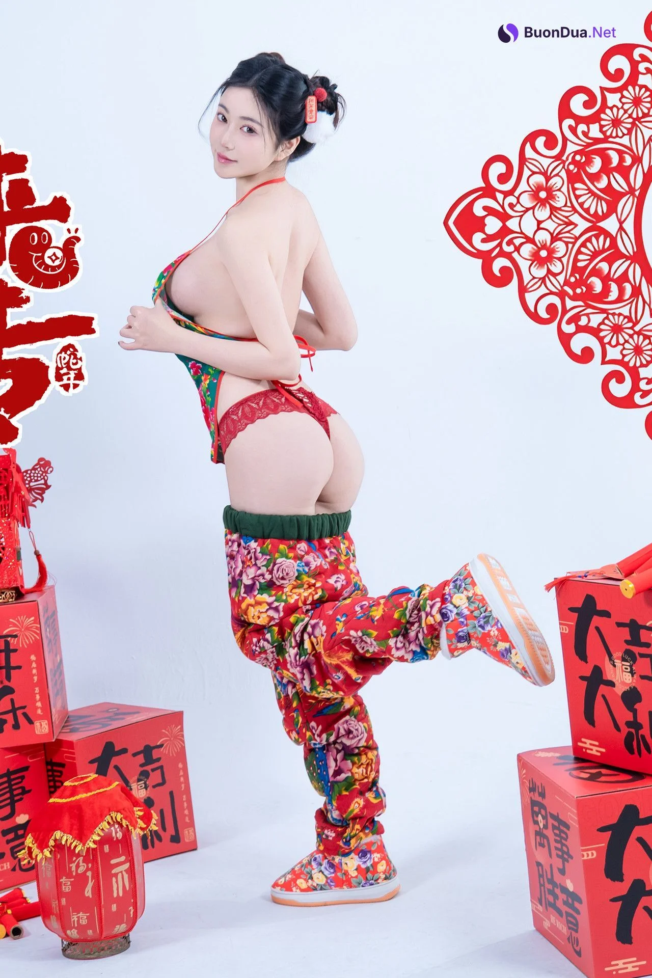 年年Nnian, 写真集 蛇来运转 - Photo 6