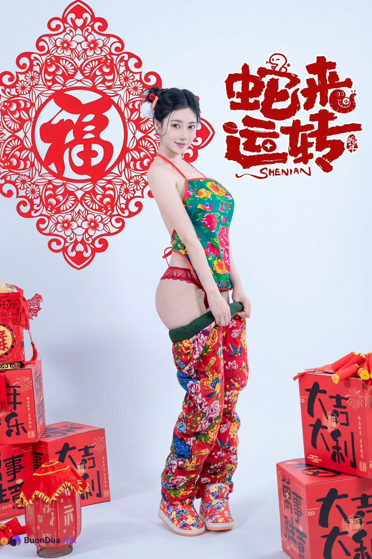年年Nnian, 写真集 蛇来运转 - Photo 7