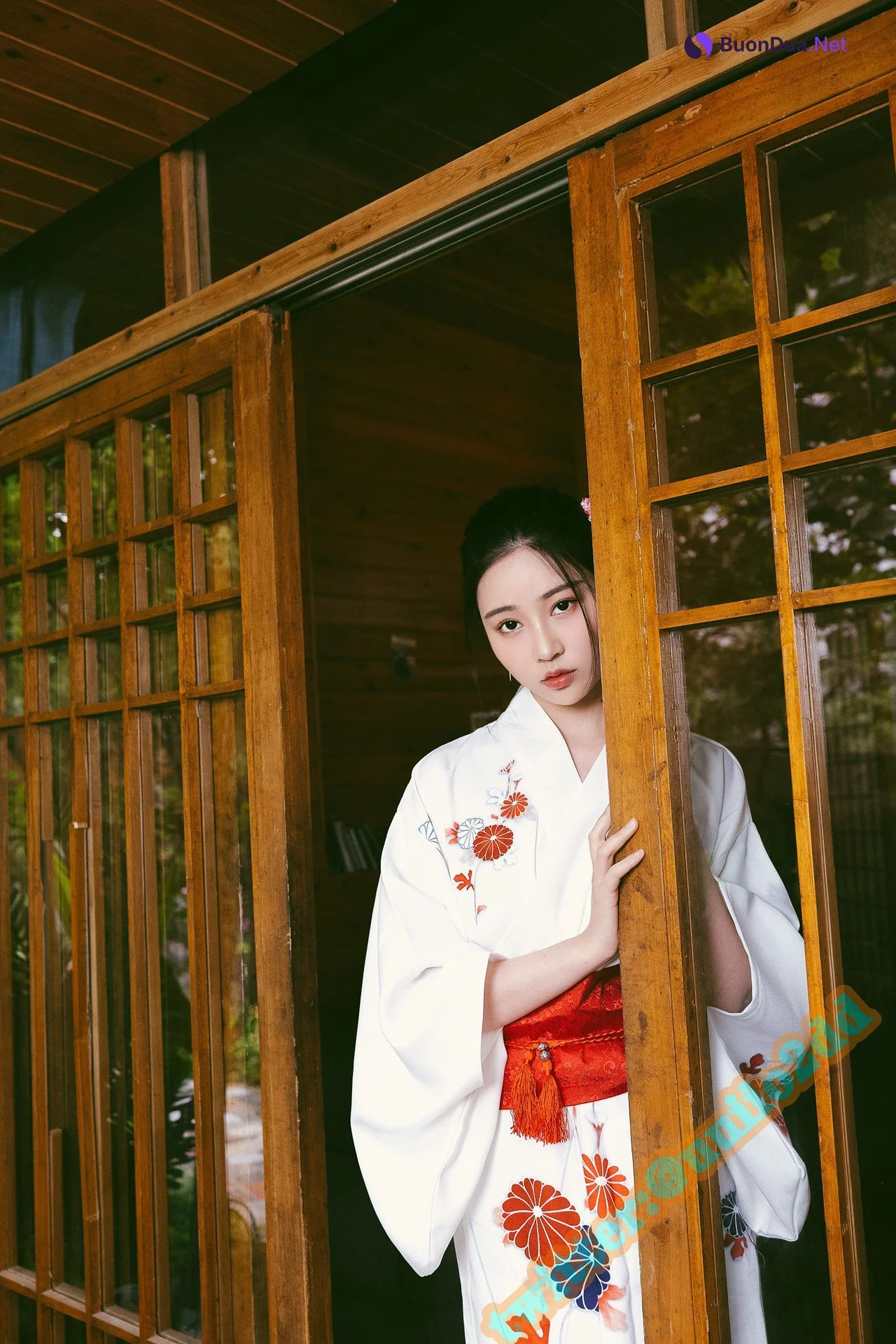 年年Nnian, 写真集 [A版]以爱之名 - Photo 2