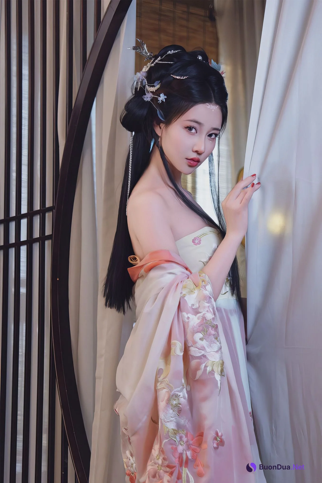 年年Nnian, 写真集 霓裳 Colorful - Photo 3