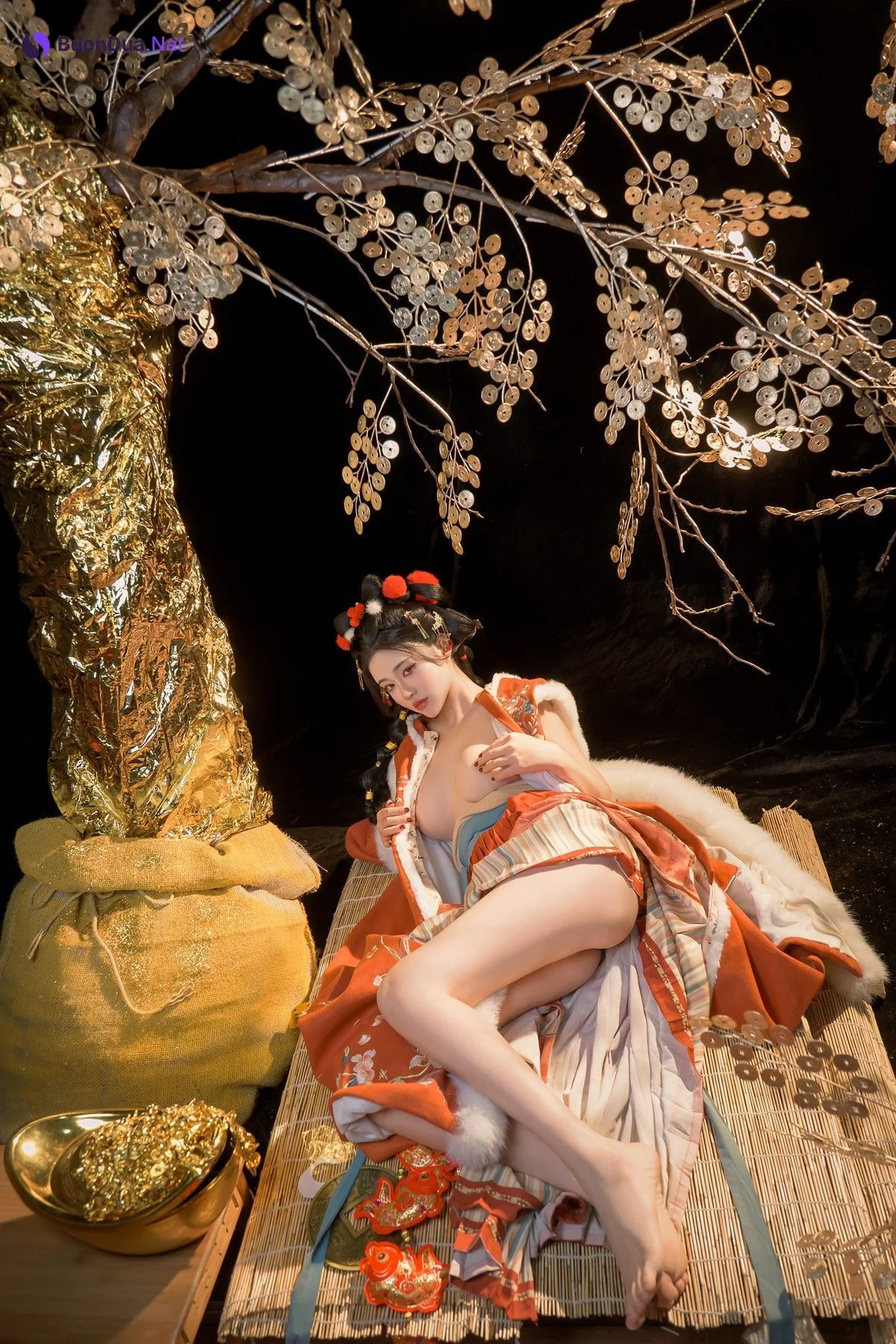 年年Nnian, ヌード写真集 Golden Tree - Photo 17