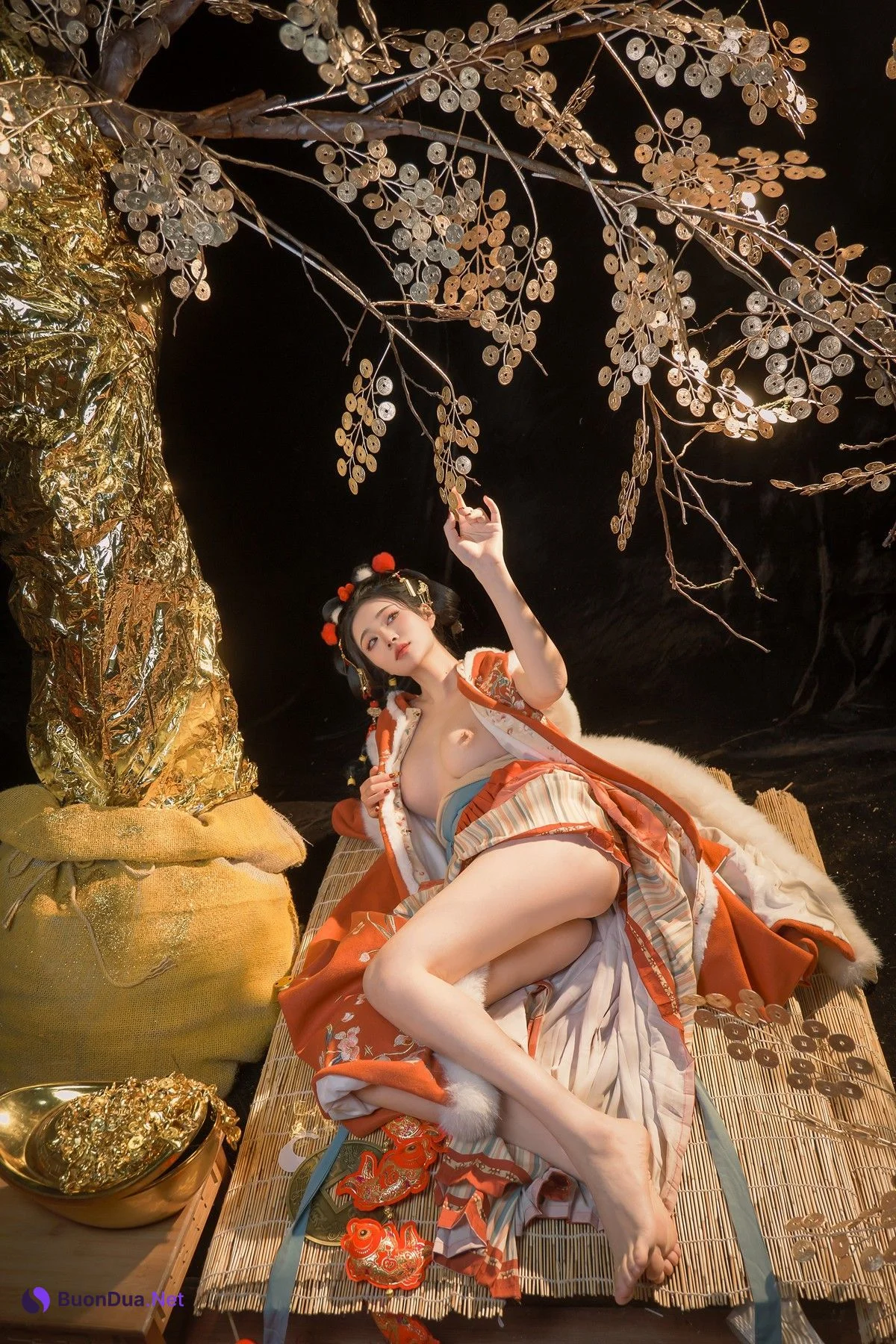 年年Nnian, ヌード写真集 Golden Tree - Photo 18