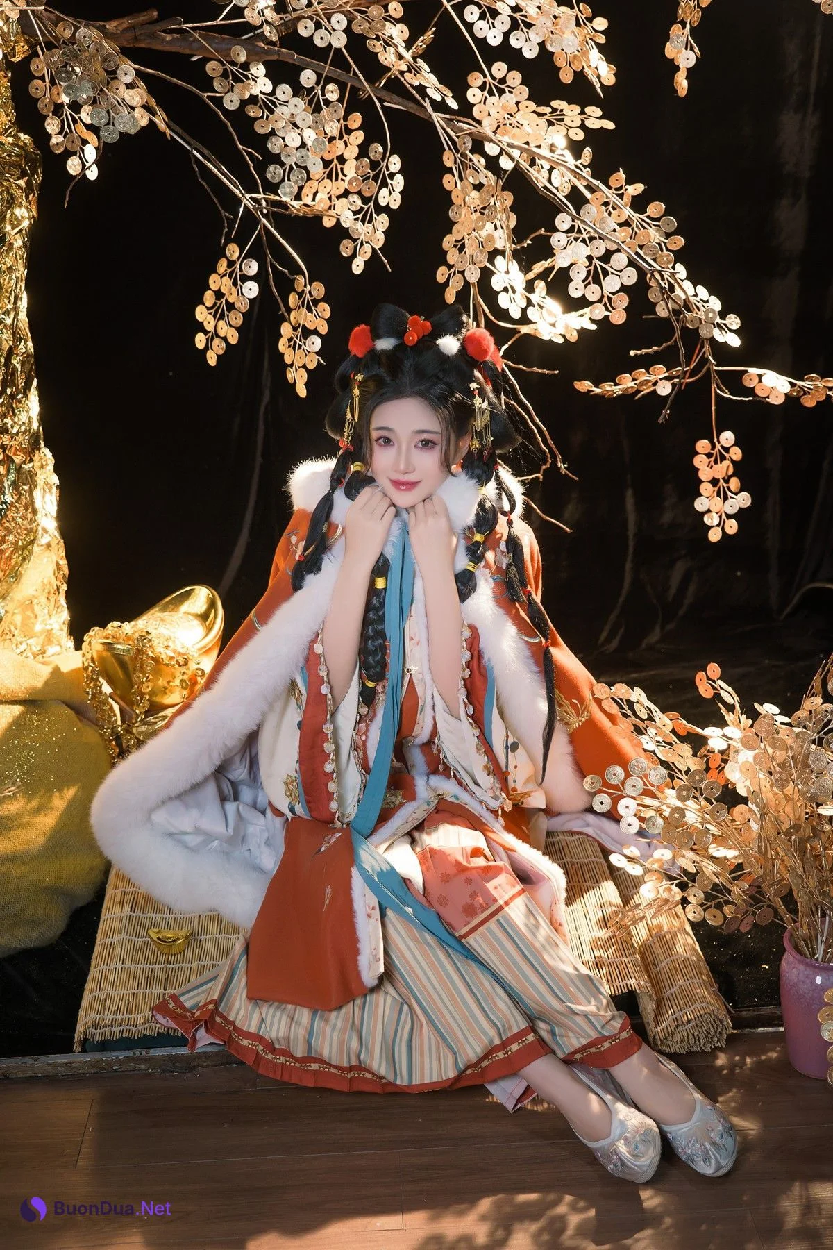 年年Nnian, ヌード写真集 Golden Tree - Photo 2
