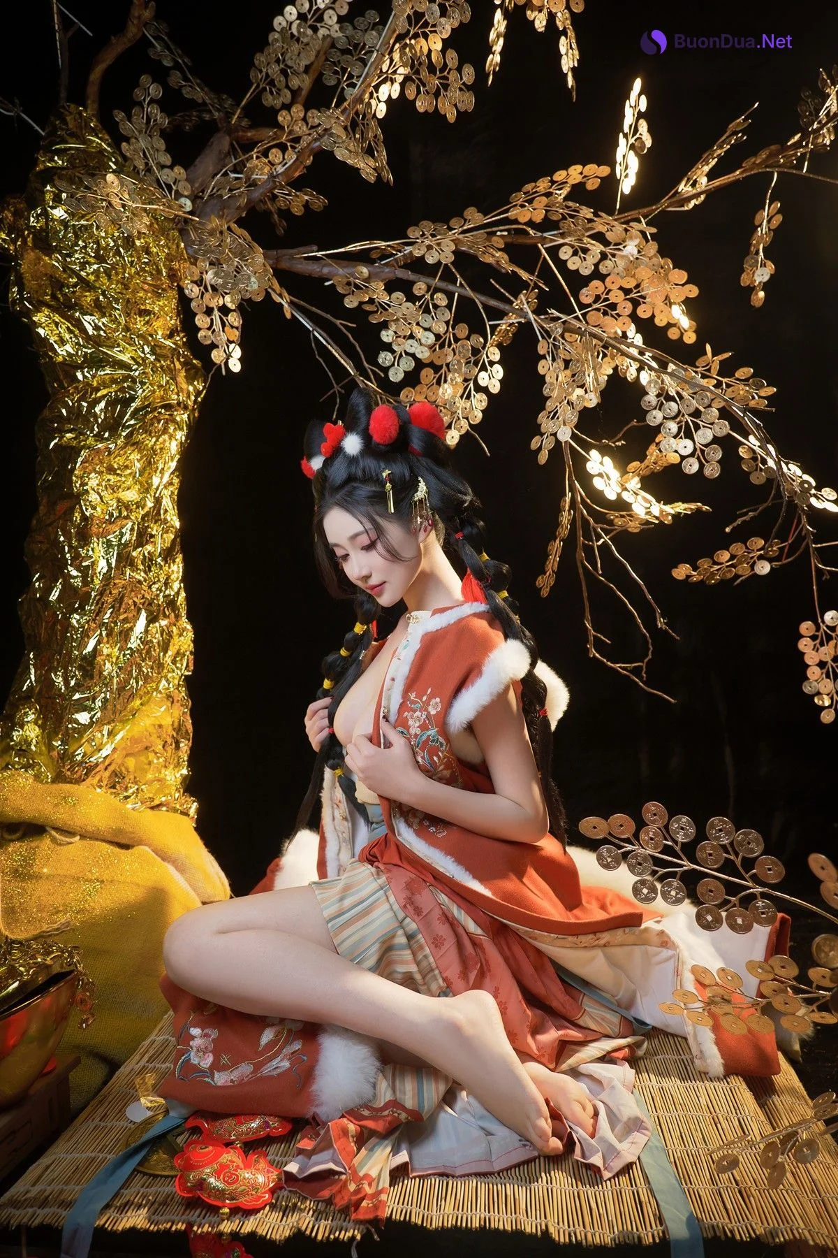 年年Nnian, ヌード写真集 Golden Tree - Photo 3