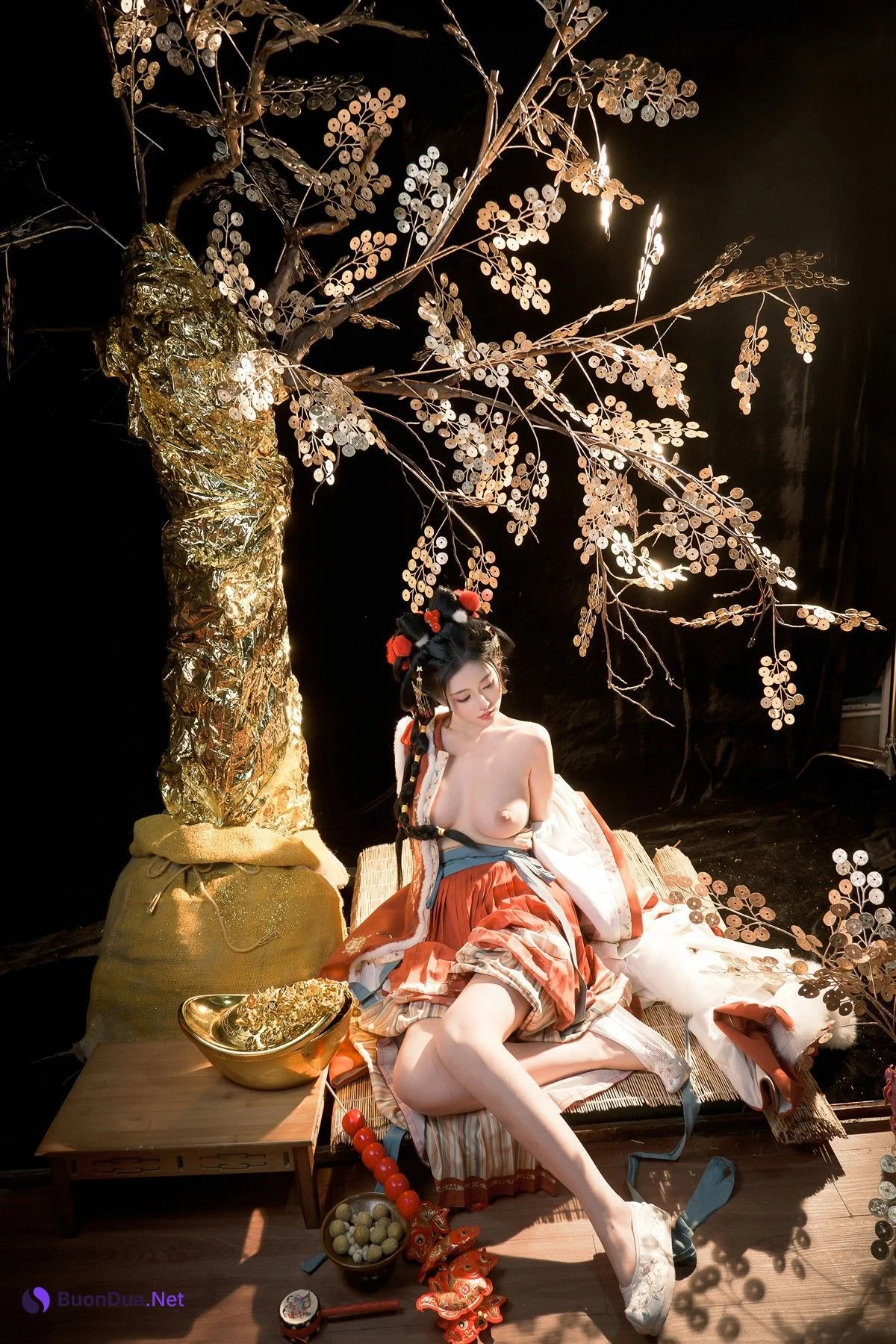 年年Nnian, ヌード写真集 Golden Tree - Photo 4