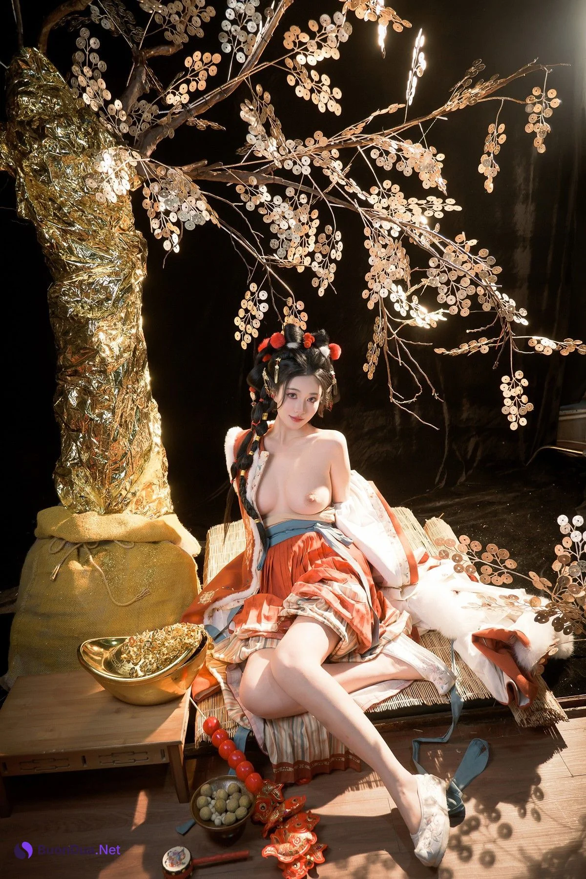 年年Nnian, ヌード写真集 Golden Tree - Photo 5