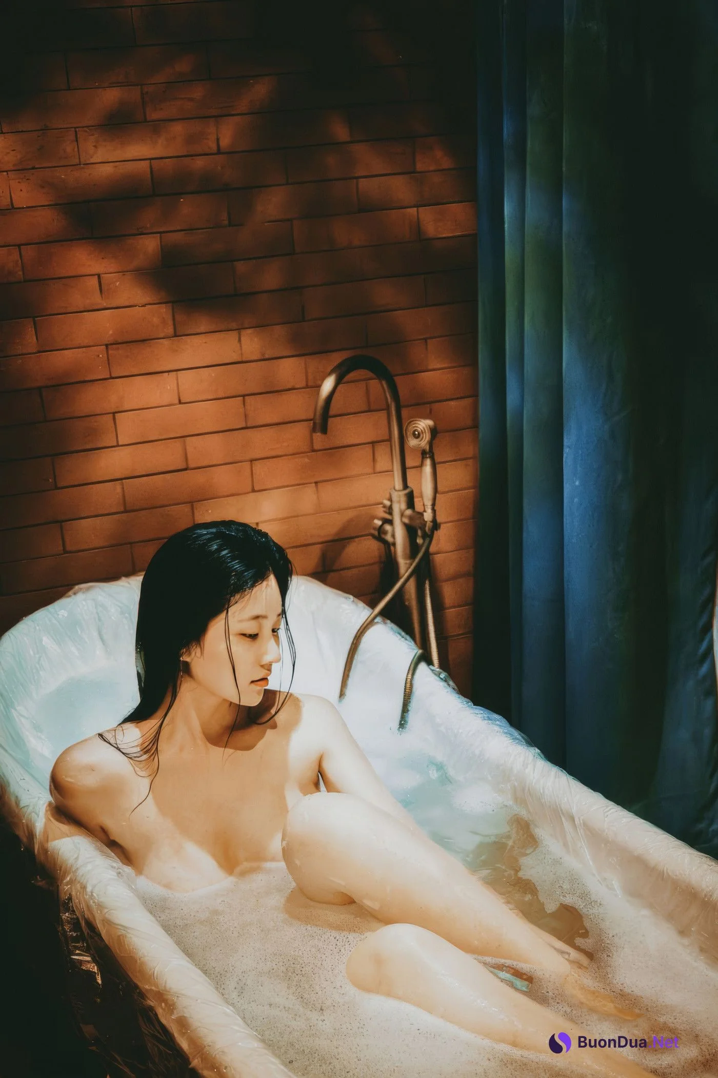 年年Nnian, 写真集 沐浴 Take a Bath - Photo 2