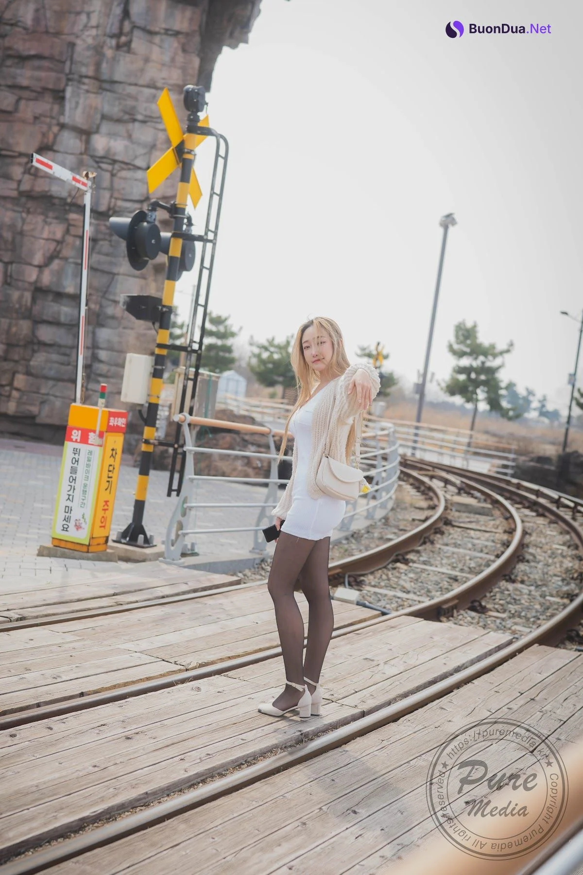 Pure Media Vol.284 Raon (라온) – First Naked - 写真 2