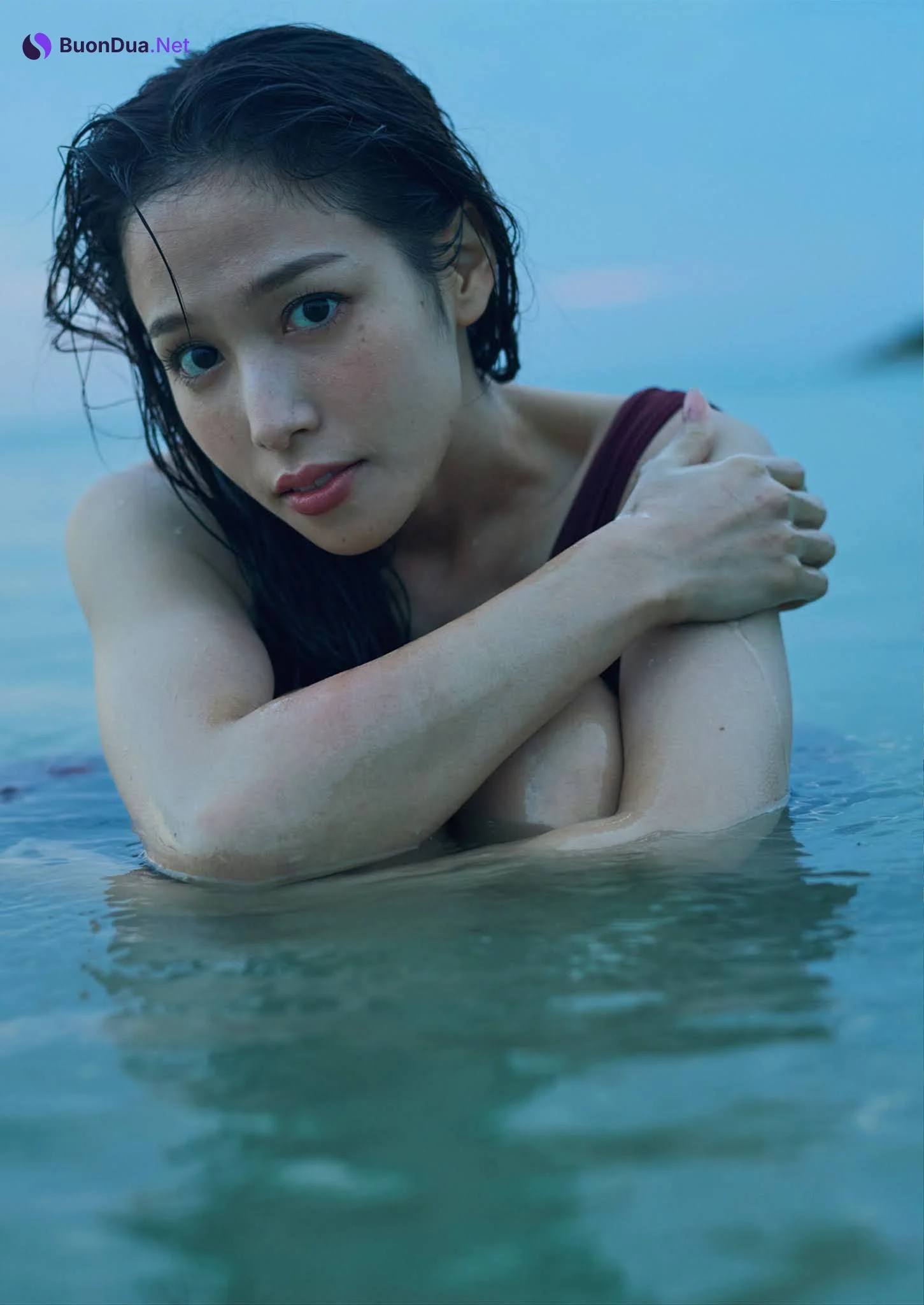 Reina Sumi 鷲見玲奈, Weekly Playboy 2021 No.33-34 (週刊プレイボーイ 2021年33-34号) - Photo 8
