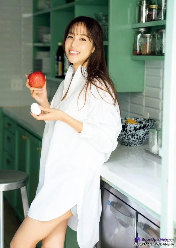 Reina Sumi 鷲見玲奈, Young Magazine 2023 No.14 (ヤングマガジン 2023年14号) - Photo 10
