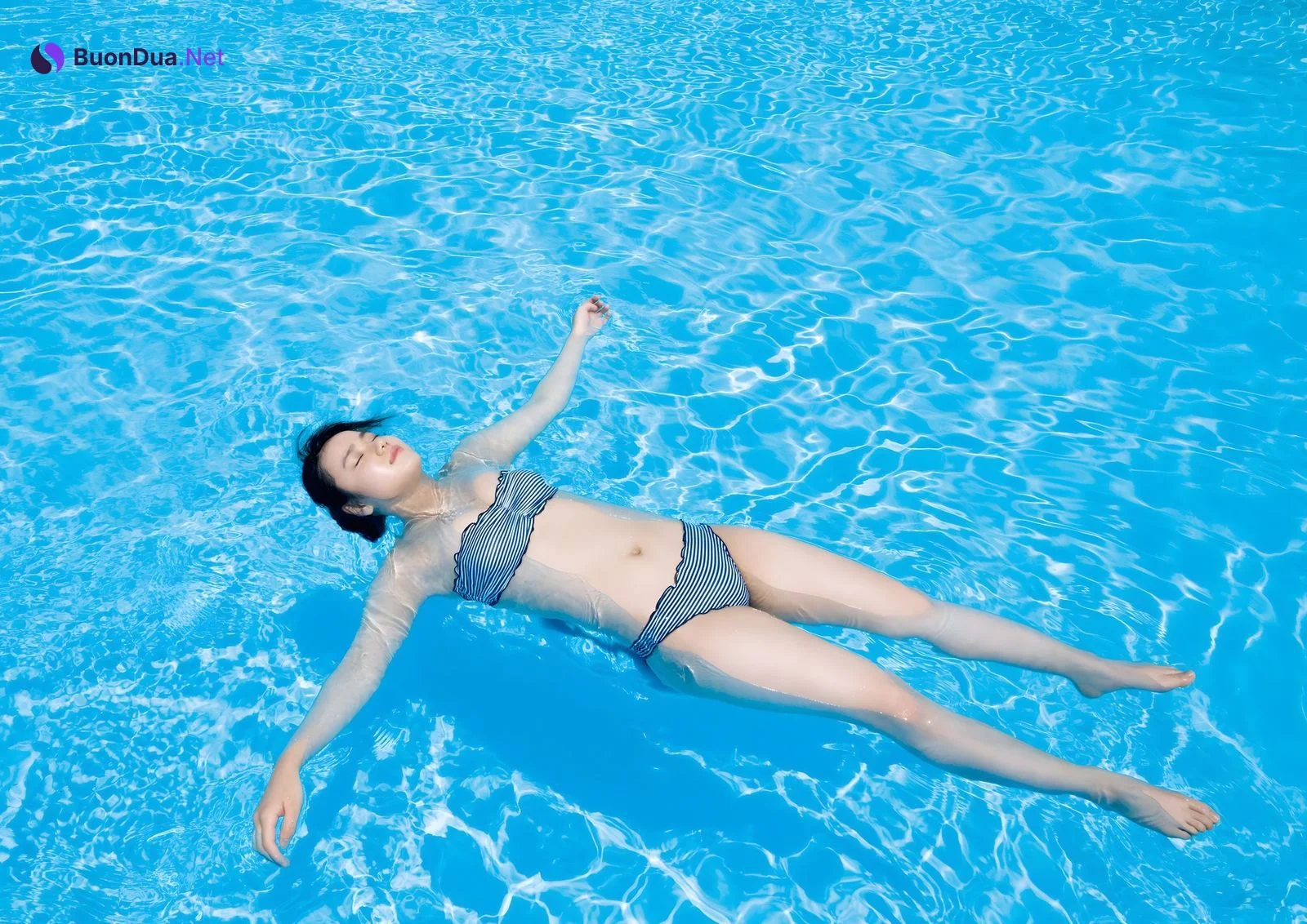 Reina Yokoyama 横山玲奈, 写真集 [REINA is eighteen ～N to S～] Set.01 - 写真 8