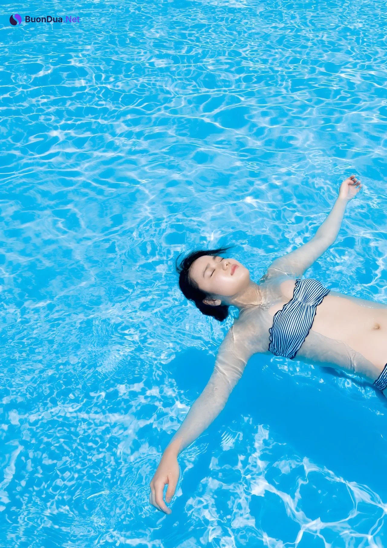 Reina Yokoyama 横山玲奈, 写真集 [REINA is eighteen ～N to S～] Set.01 - 写真 9