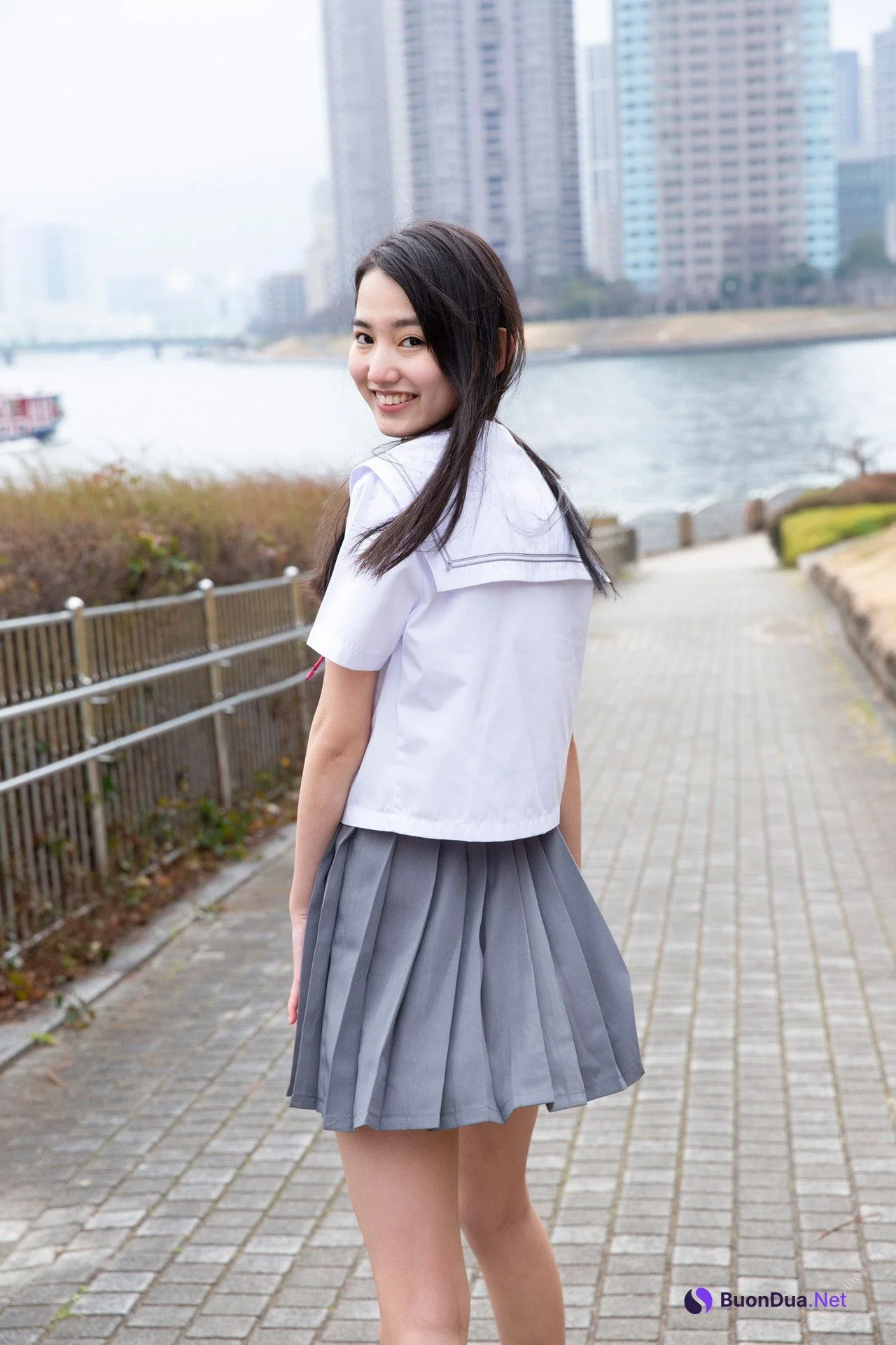 Rena Kuroki 黒木麗奈, FLASHデジタル写真集 「最後の制服」 Set.01 - Photo 5