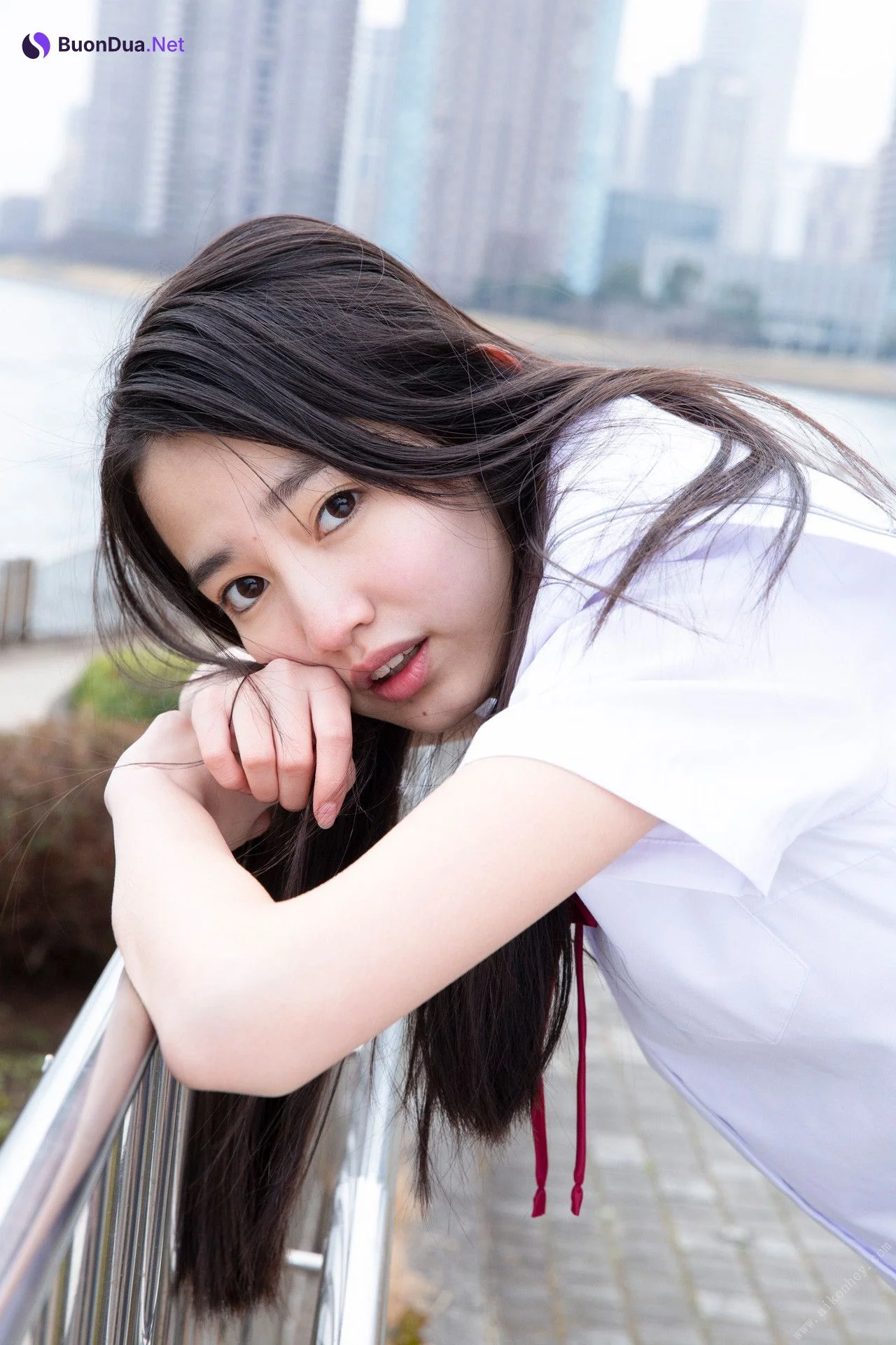 Rena Kuroki 黒木麗奈, FLASHデジタル写真集 「最後の制服」 Set.01 - Photo 8