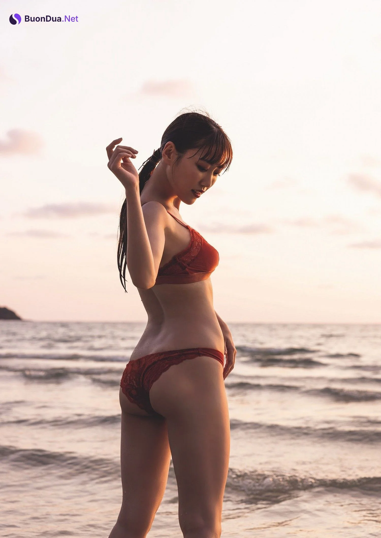 Reni Takagi 高城れに, Weekly Playboy 2023 No.43 (週刊プレイボーイ 2023年43号) - Photo 7