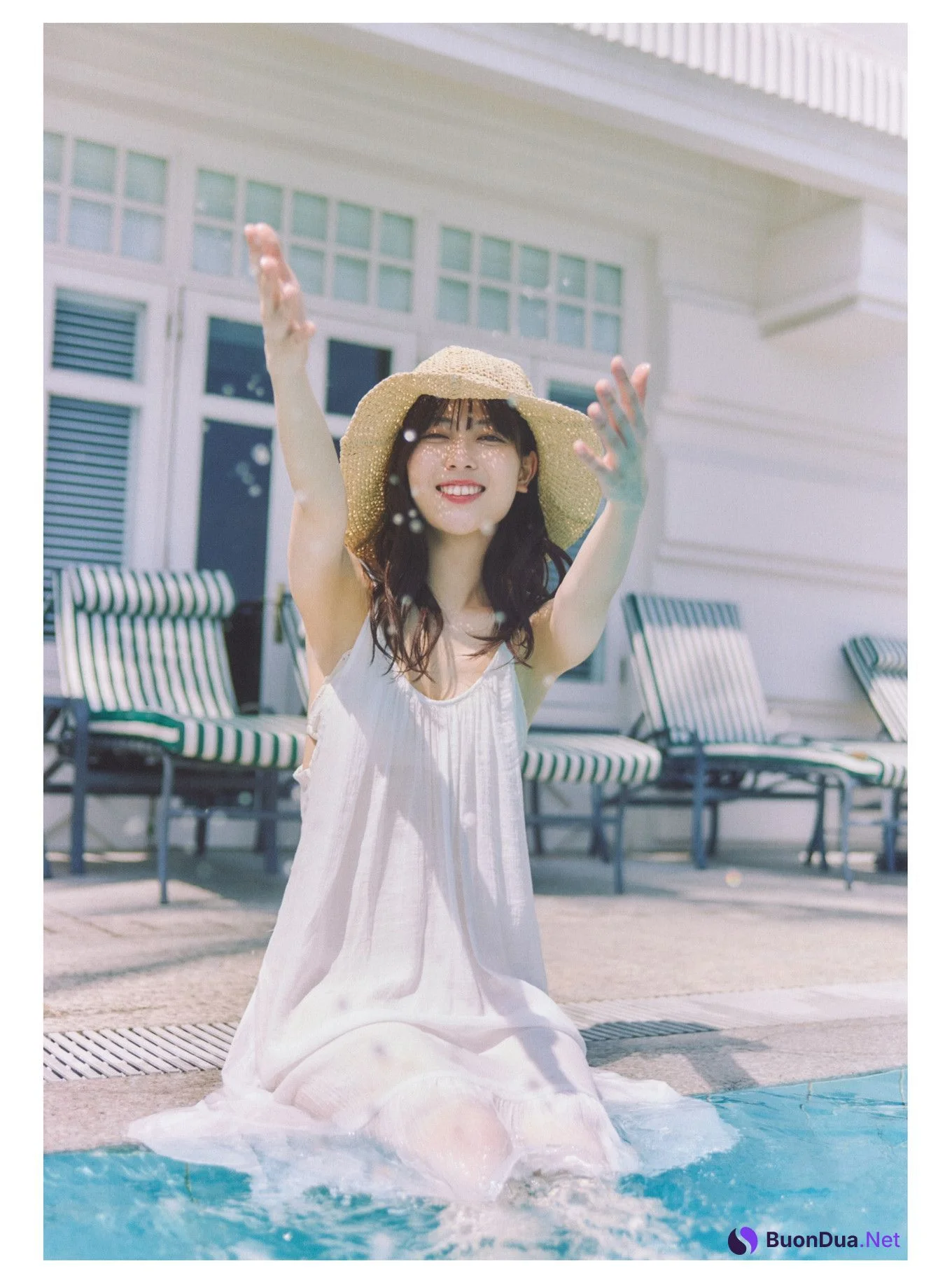 Renka Iwamoto 岩本蓮加, 1st写真集 「いたずらな風」 Set.01 - Photo 10