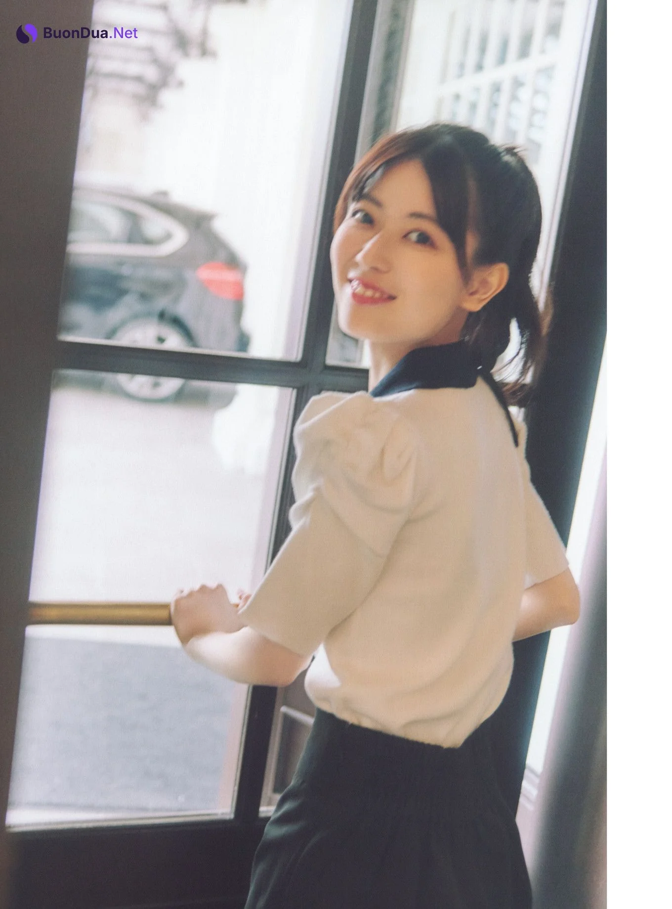 Renka Iwamoto 岩本蓮加, 1st写真集 「いたずらな風」 Set.01 - Photo 2