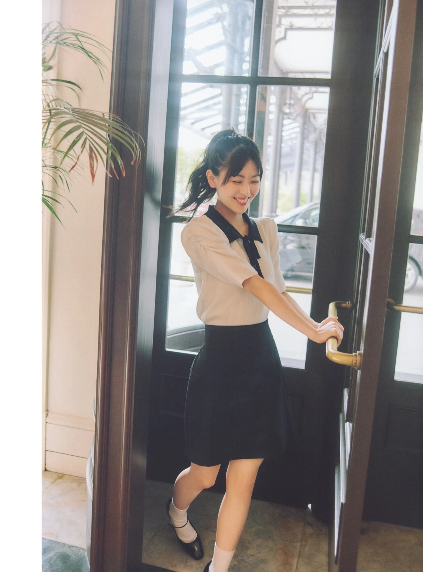 Renka Iwamoto 岩本蓮加, 1st写真集 「いたずらな風」 Set.01