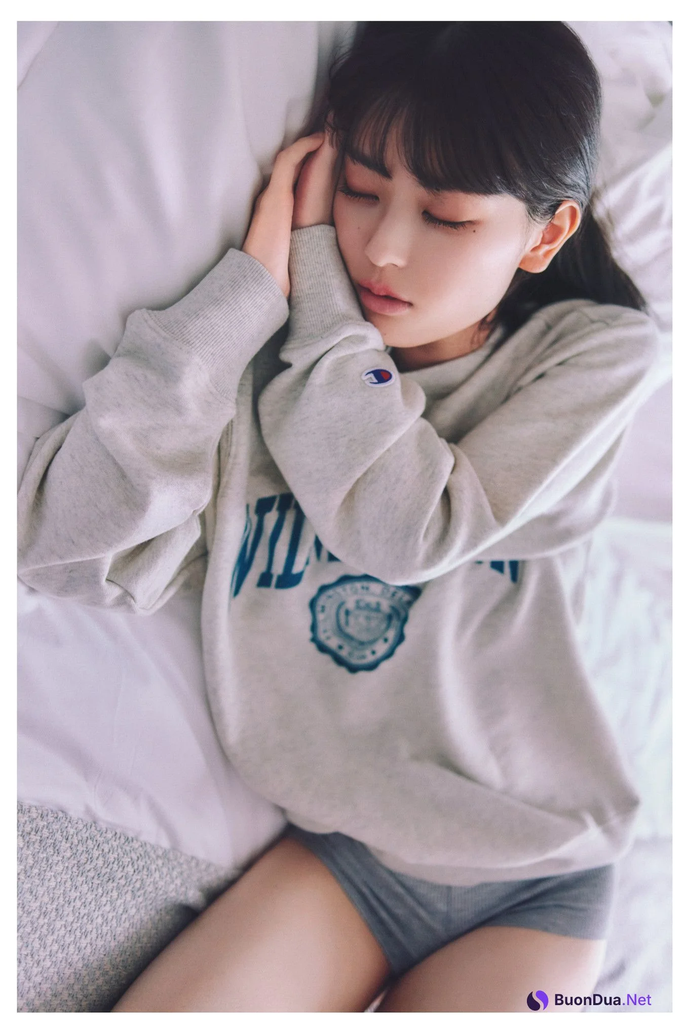 Renka Iwamoto 岩本蓮加, 1st写真集 「いたずらな風」 Set.02 - รูปภาพ 11
