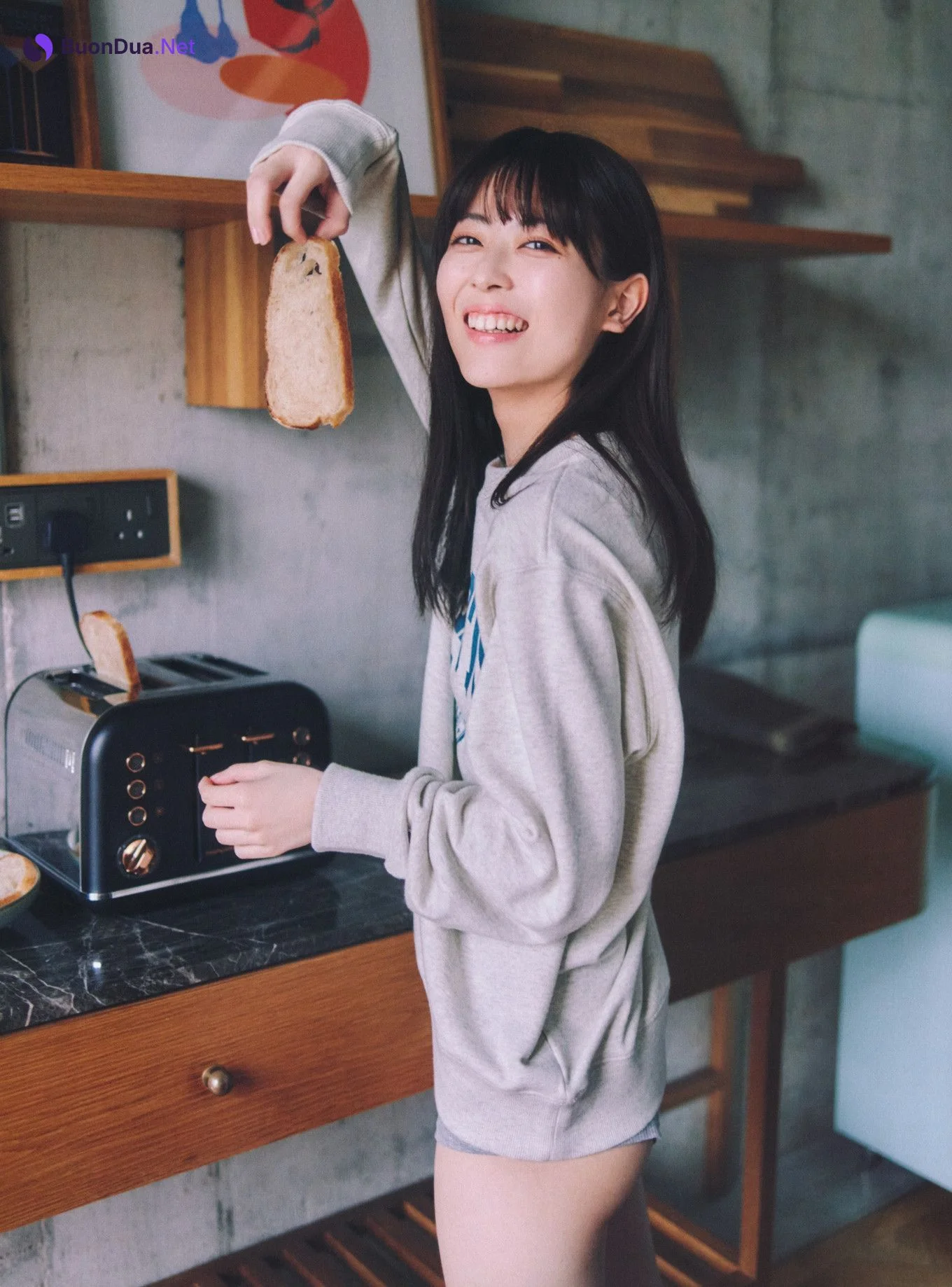 Renka Iwamoto 岩本蓮加, 1st写真集 「いたずらな風」 Set.02 - รูปภาพ 13