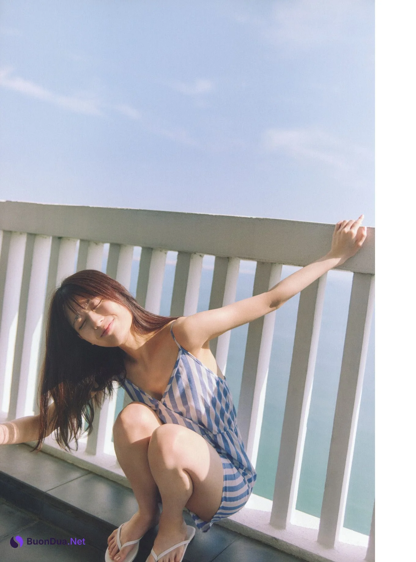 Renka Iwamoto 岩本蓮加, 1st写真集 「いたずらな風」 Set.03 - Photo 11