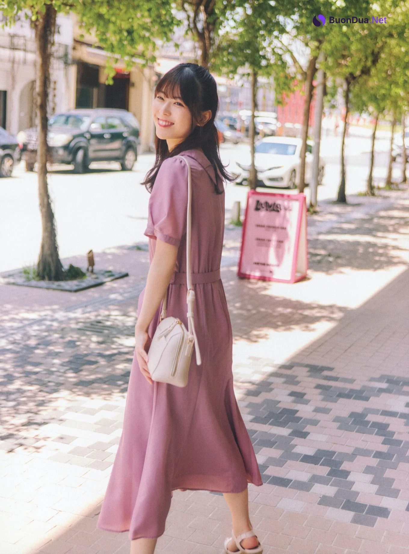 Renka Iwamoto 岩本蓮加, 1st写真集 「いたずらな風」 Set.03 - Photo 2