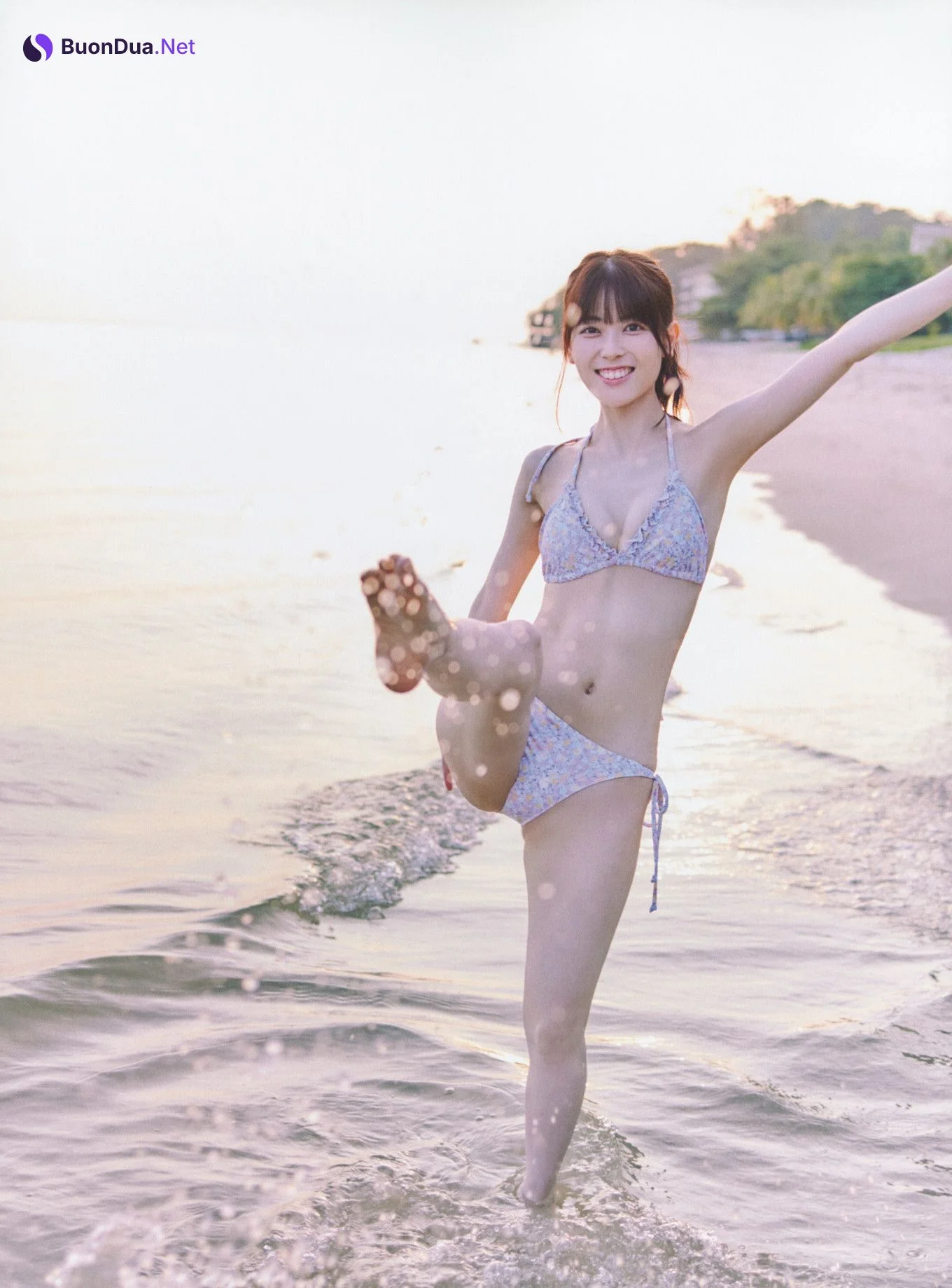 Renka Iwamoto 岩本蓮加, 1st写真集 「いたずらな風」 Set.05 - รูปภาพ 10