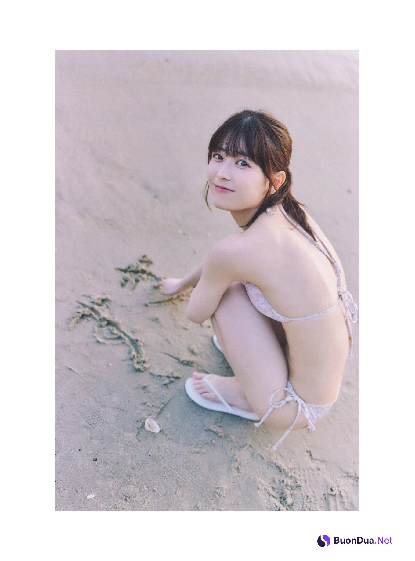 Renka Iwamoto 岩本蓮加, 1st写真集 「いたずらな風」 Set.05 - รูปภาพ 11