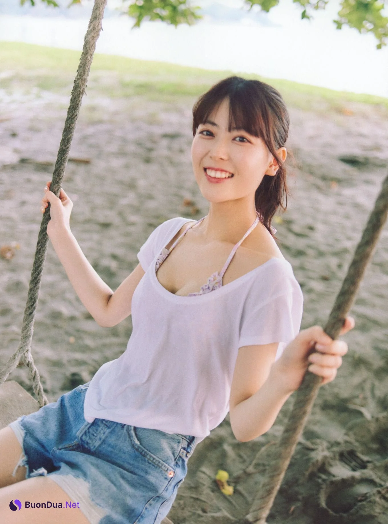 Renka Iwamoto 岩本蓮加, 1st写真集 「いたずらな風」 Set.05 - รูปภาพ 8