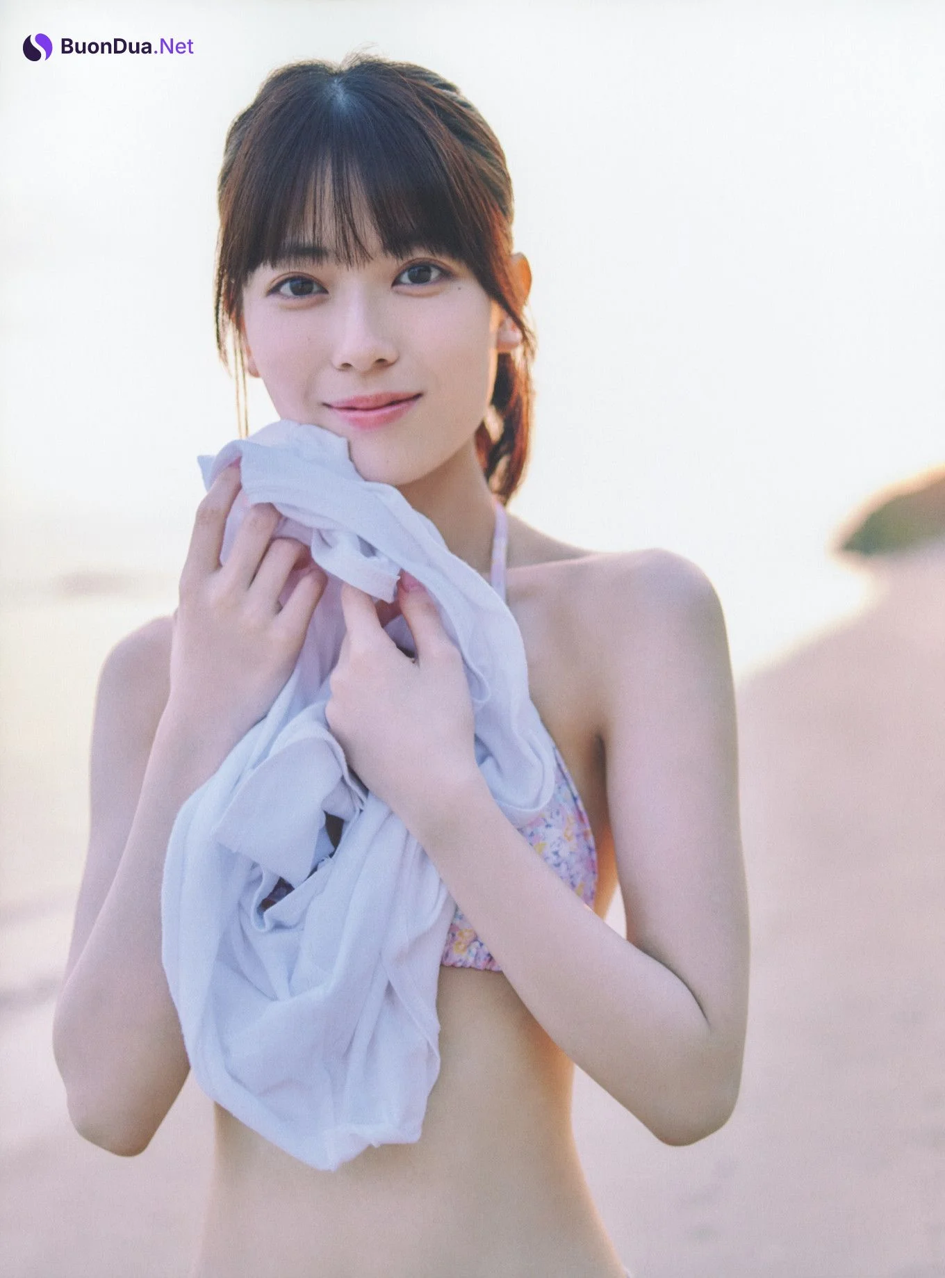 Renka Iwamoto 岩本蓮加, 1st写真集 「いたずらな風」 Set.05 - รูปภาพ 9