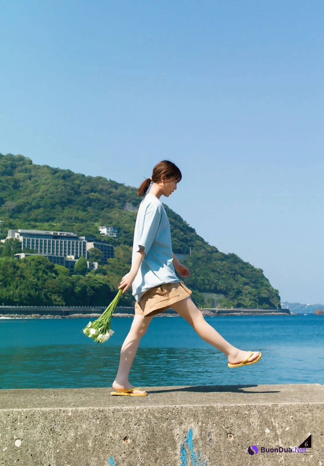 Renka Iwamoto 岩本蓮加, Shonen Magazine 2023 No.35 (週刊少年マガジン 2023年35号) - Photo 7