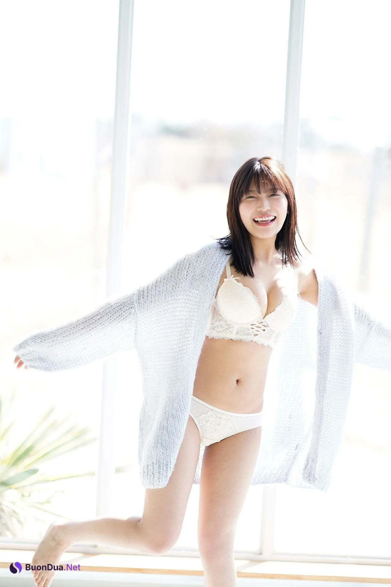 Reona Matsushita 松下玲緒菜, FLASHデジタル写真集 「素肌で、旅立ち」 Set.01 - Photo 3