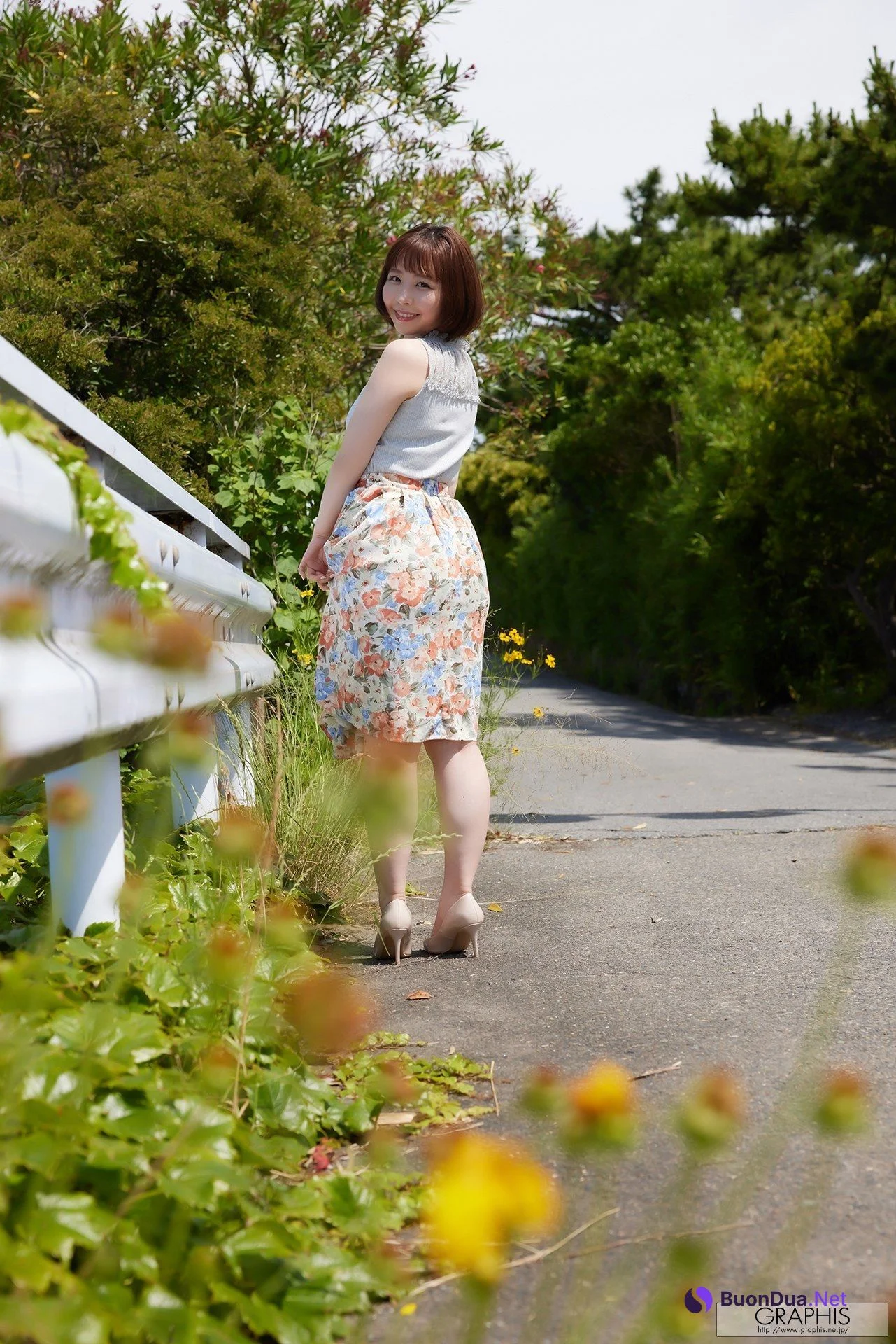 Riho Shishido 宍戸里帆, [Graphis] Gals 「Angel Smile」 Vol.01 - Photo 3