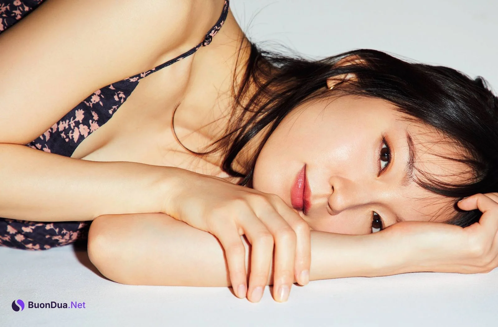 Riho Yoshioka 吉岡里帆, FRIDAY 2020.11.27 (フライデー 2020年11月27日号) - Photo 4