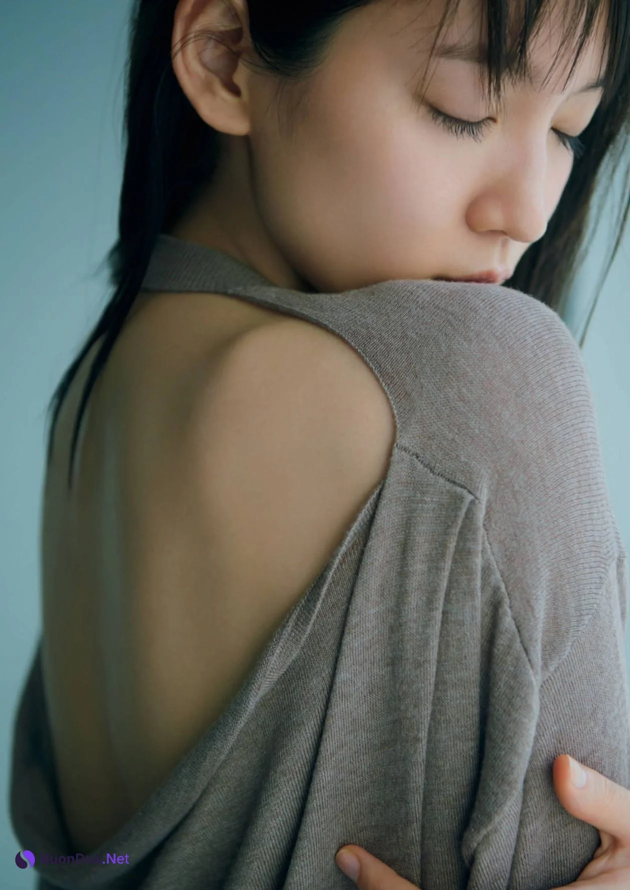 Riho Yoshioka 吉岡里帆, Shukan Bunshun 2020.11.26 (週刊文春 2020年11月26日号) - Photo 4