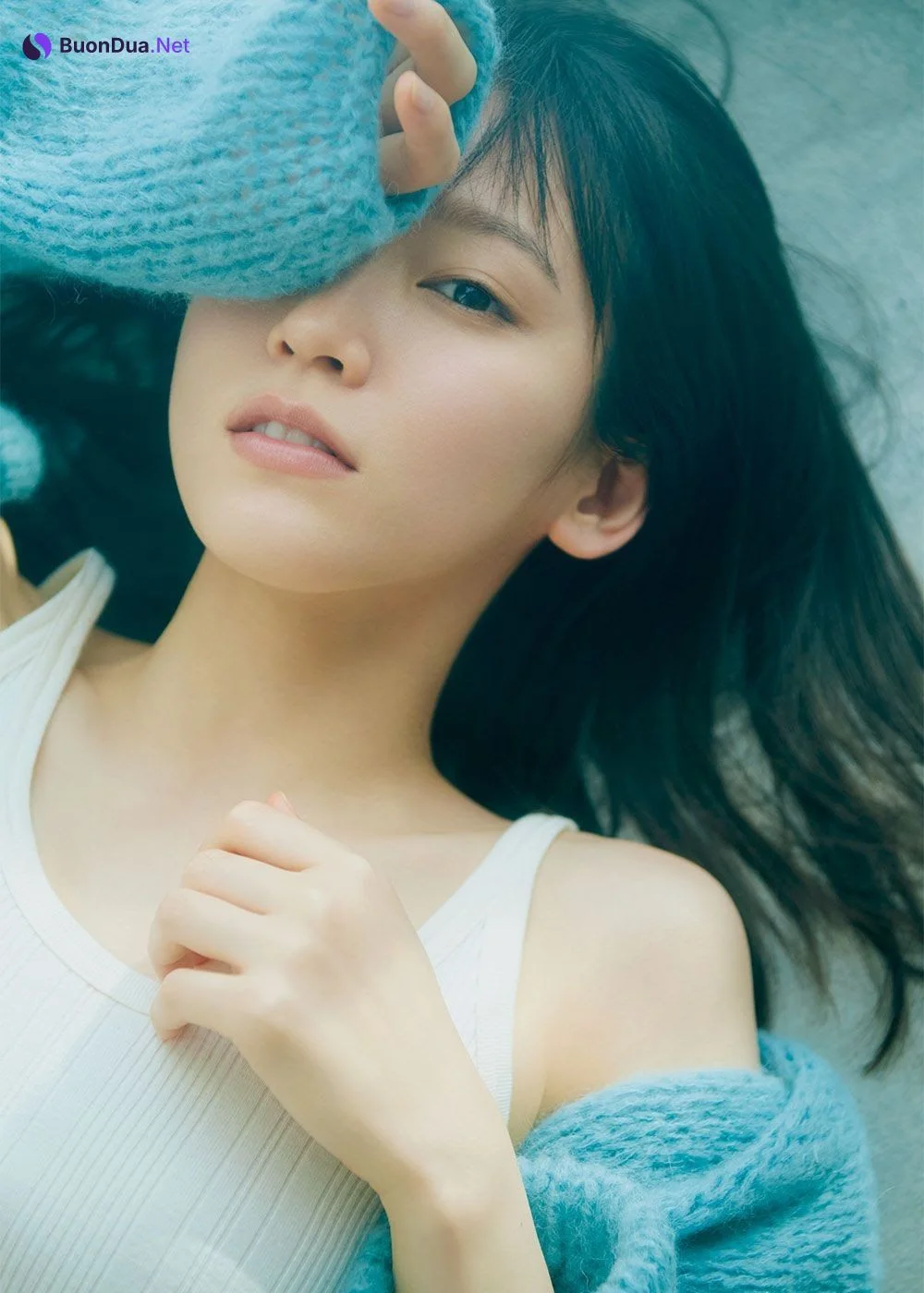 Riho Yoshioka 吉岡里帆, Shukan Bunshun 2020.11.26 (週刊文春 2020年11月26日号) - Photo 6
