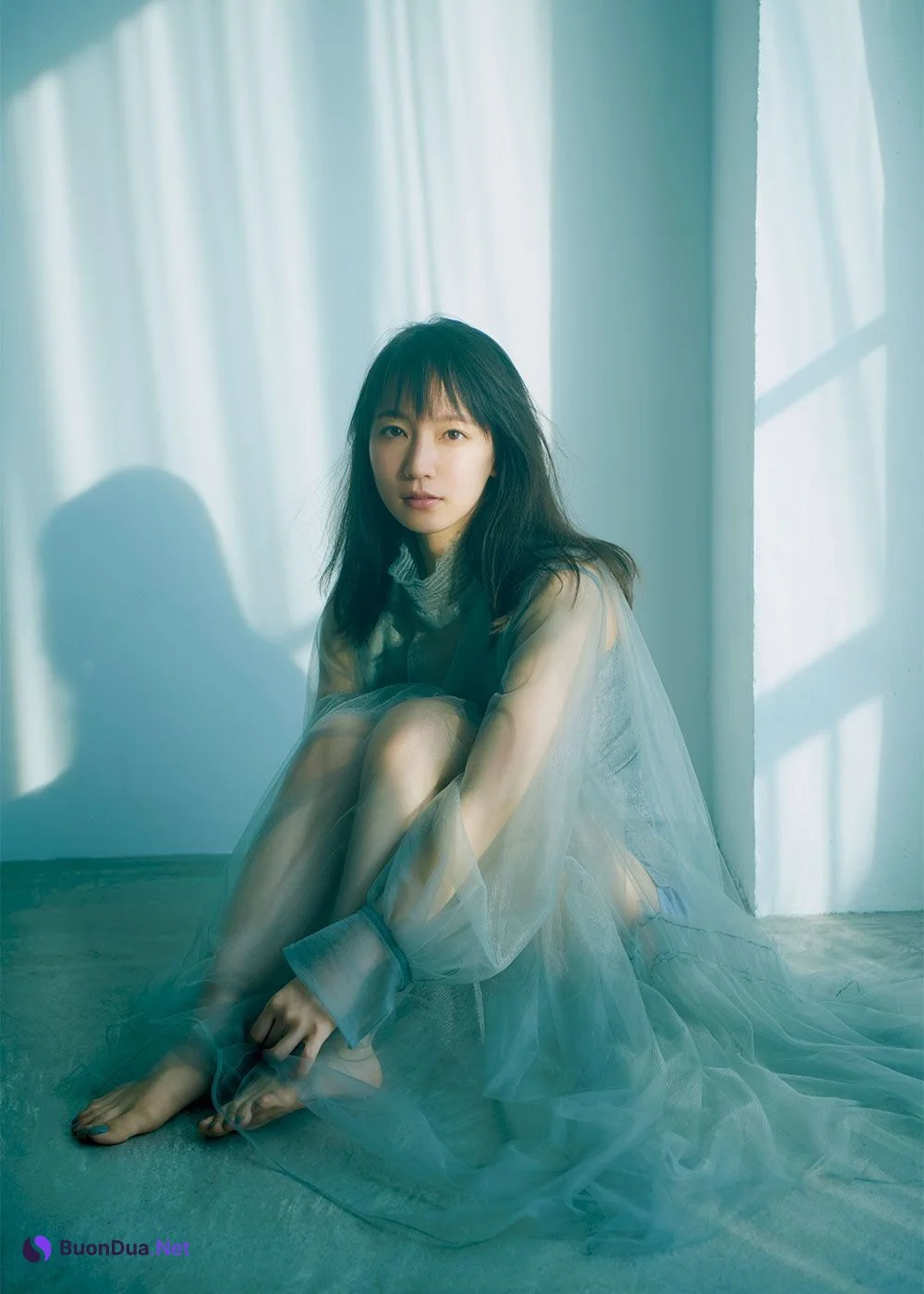 Riho Yoshioka 吉岡里帆, Shukan Bunshun 2020.11.26 (週刊文春 2020年11月26日号) - Photo 8