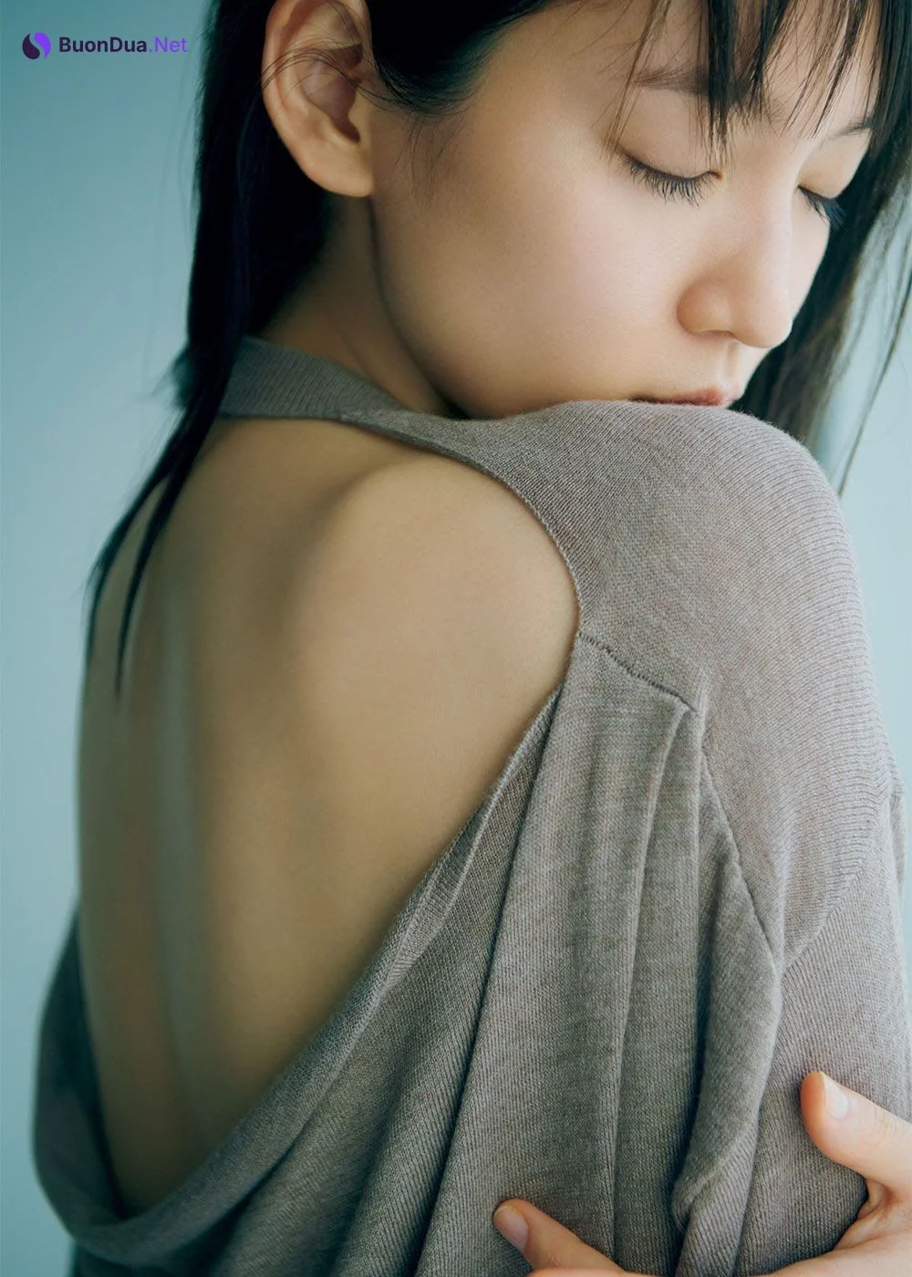 Riho Yoshioka 吉岡里帆, Shukan Bunshun 2020.11.26 (週刊文春 2020年11月26日号) - Photo 9