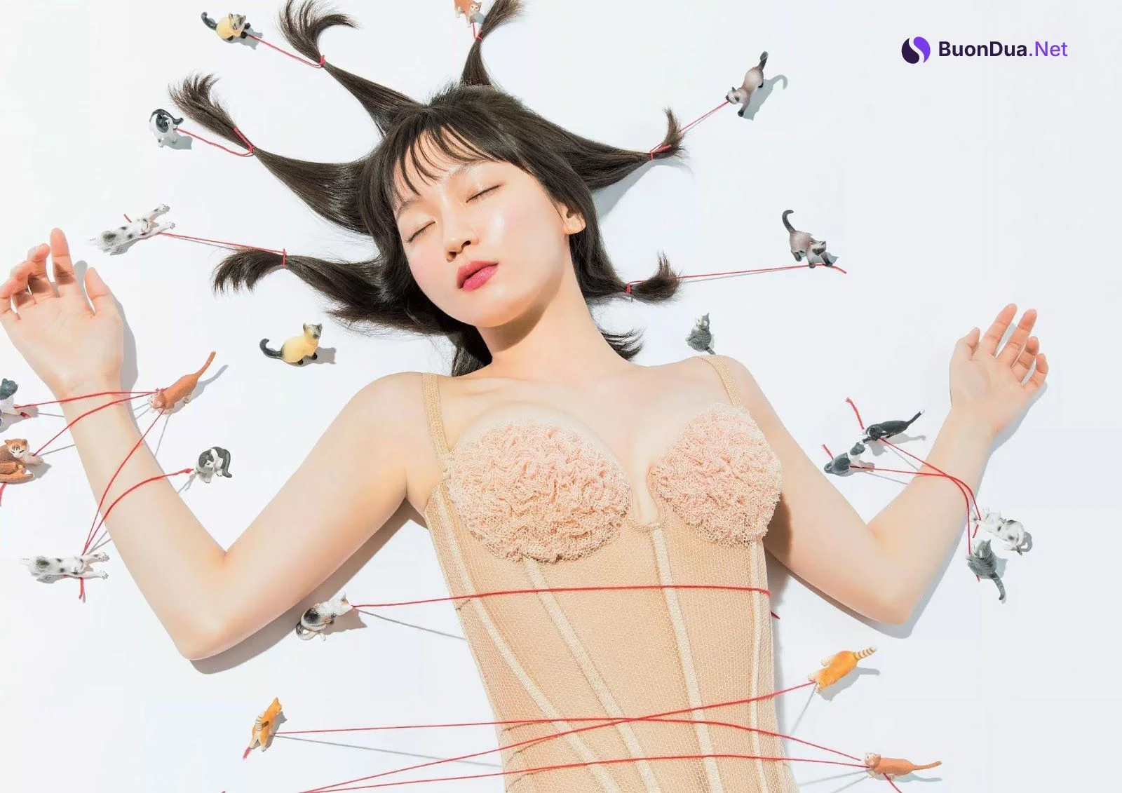 Riho Yoshioka 吉岡里帆, Weekly Playboy 2020 No.01-02 (週刊プレイボーイ 2020年1-2号) - Photo 10
