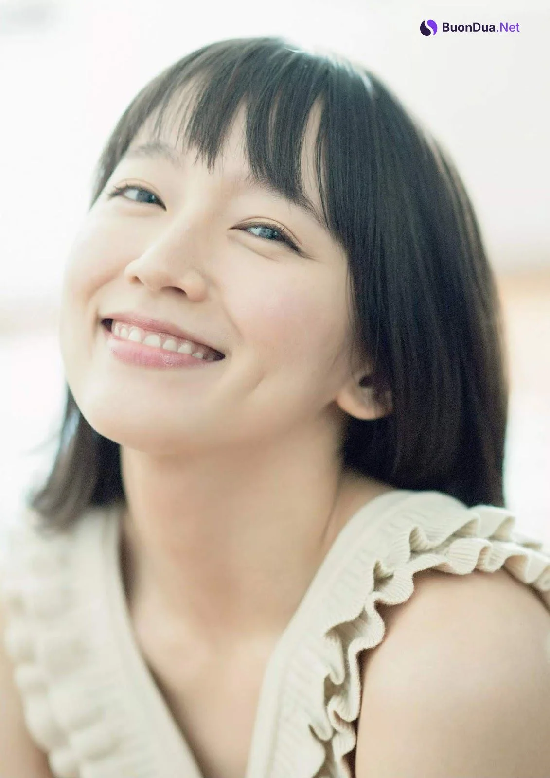 Riho Yoshioka 吉岡里帆, Weekly Playboy 2020 No.01-02 (週刊プレイボーイ 2020年1-2号) - Photo 4