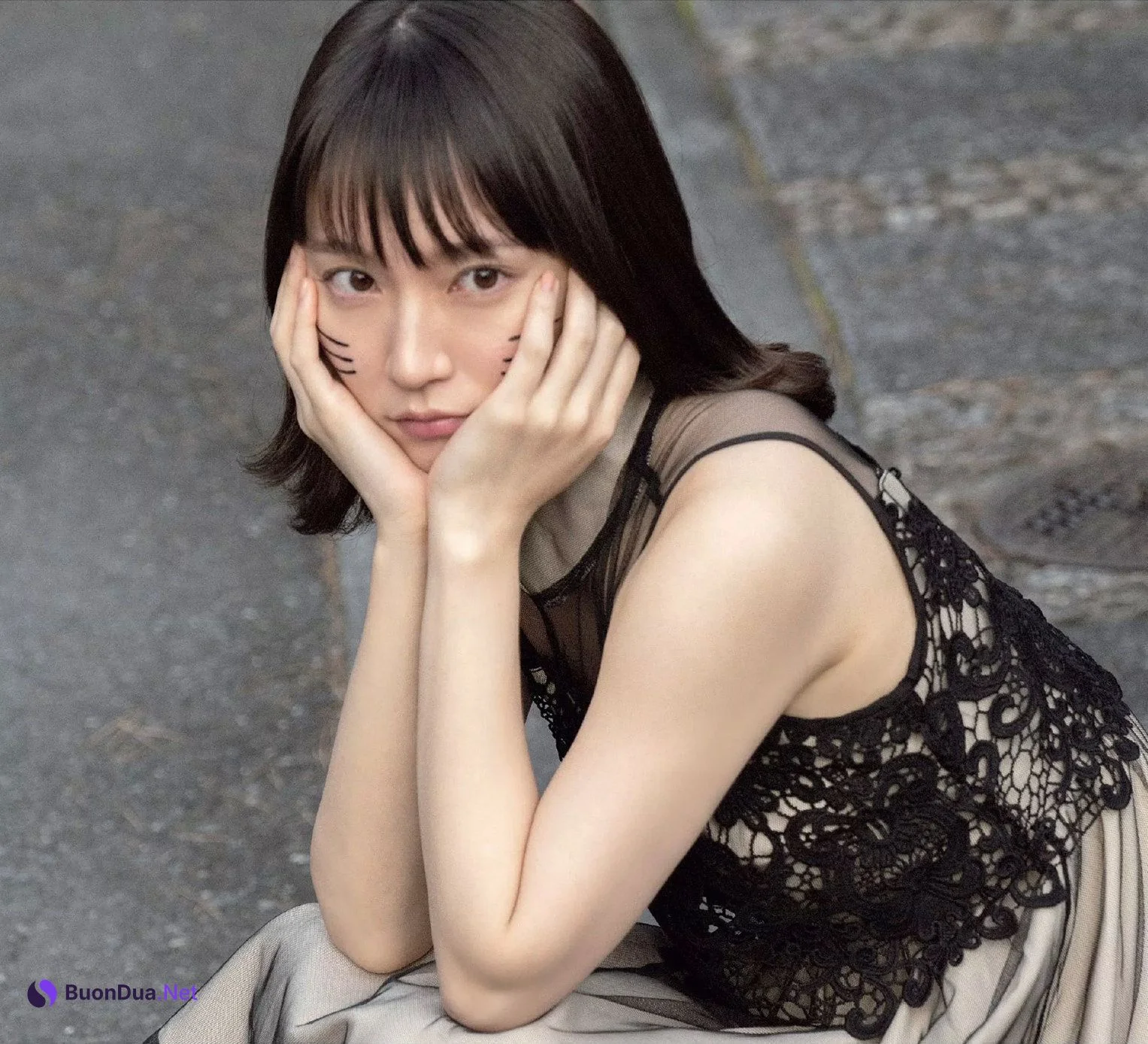 Riho Yoshioka 吉岡里帆, Weekly Playboy 2020 No.01-02 (週刊プレイボーイ 2020年1-2号) - Photo 6