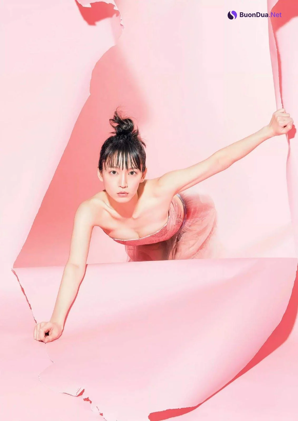 Riho Yoshioka 吉岡里帆, Weekly Playboy 2020 No.01-02 (週刊プレイボーイ 2020年1-2号) - Photo 8