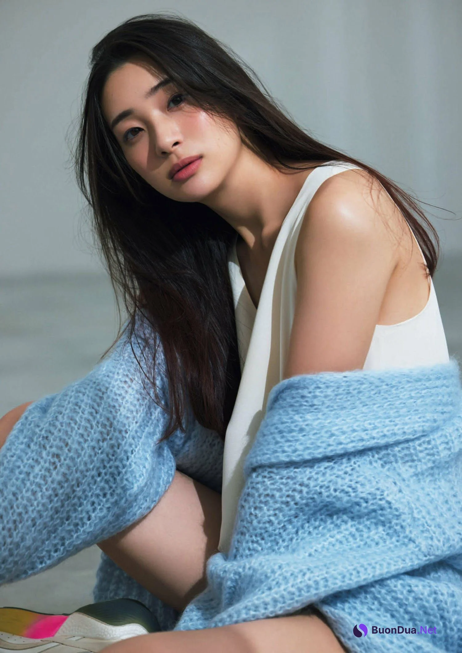 Rika Adachi 足立梨花, Shukan Bunshun 2022.12.22 (週刊文春 2023年12月22日号) - Photo 3