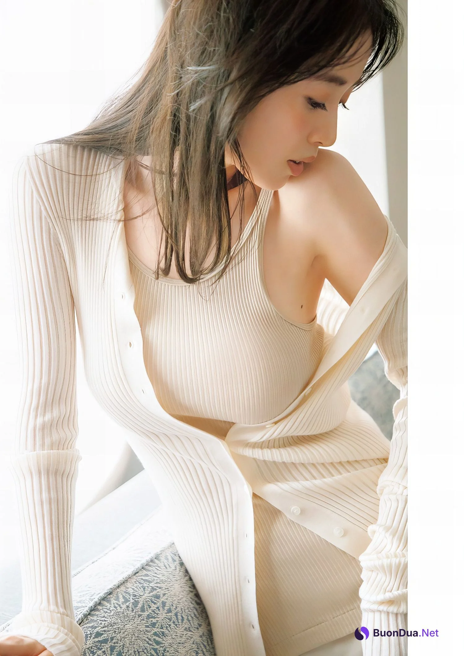Rika Izumi 泉里香, Young Jump 2024 No.45 (ヤングジャンプ 2024年45号) - Photo 5