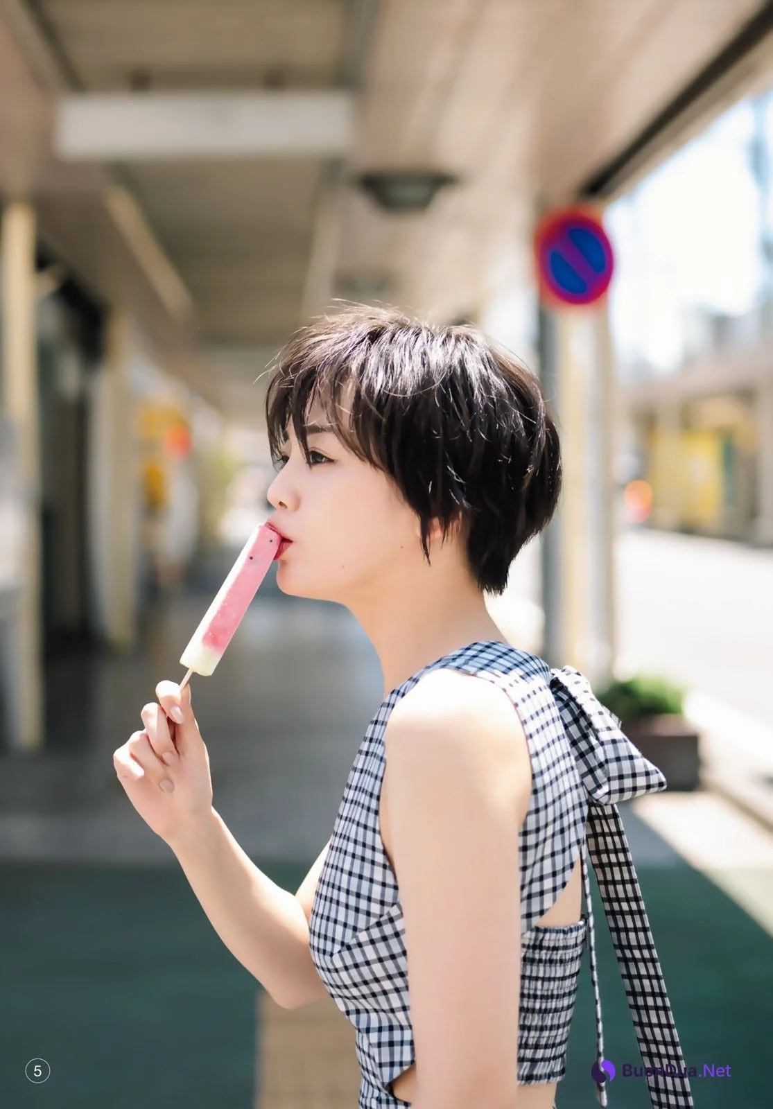 Rikka Ihara 伊原六花, Shonen Magazine 2023 No.43 (週刊少年マガジン 2023年43号) - Photo 5