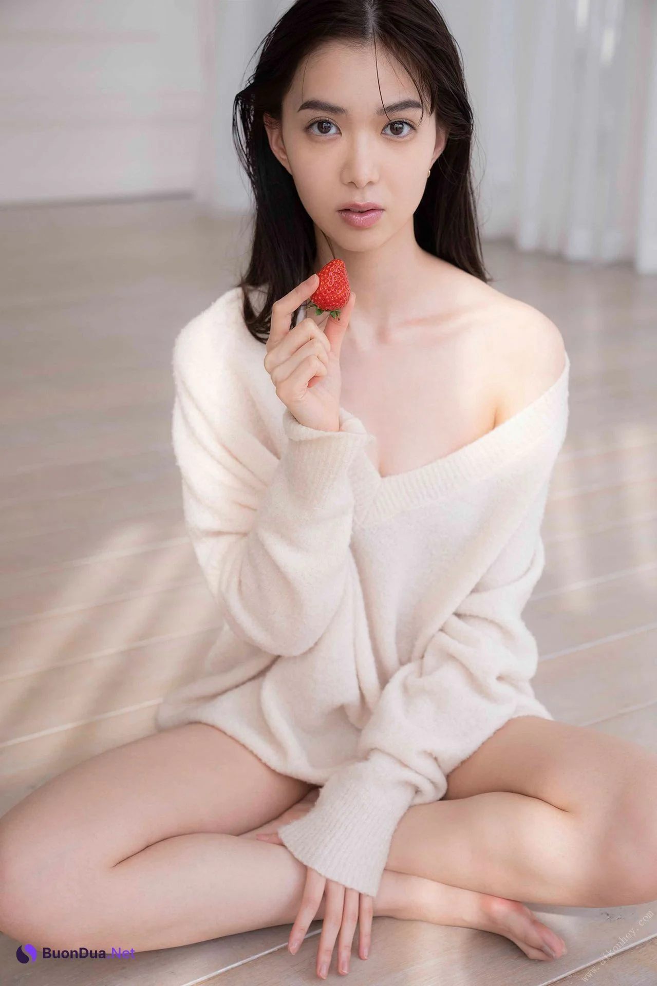 Riko Matsudaira 松平璃子, ＦＲＩＤＡＹデジタル写真集 「艶めくボディ」 Set.01 - รูปภาพ 16