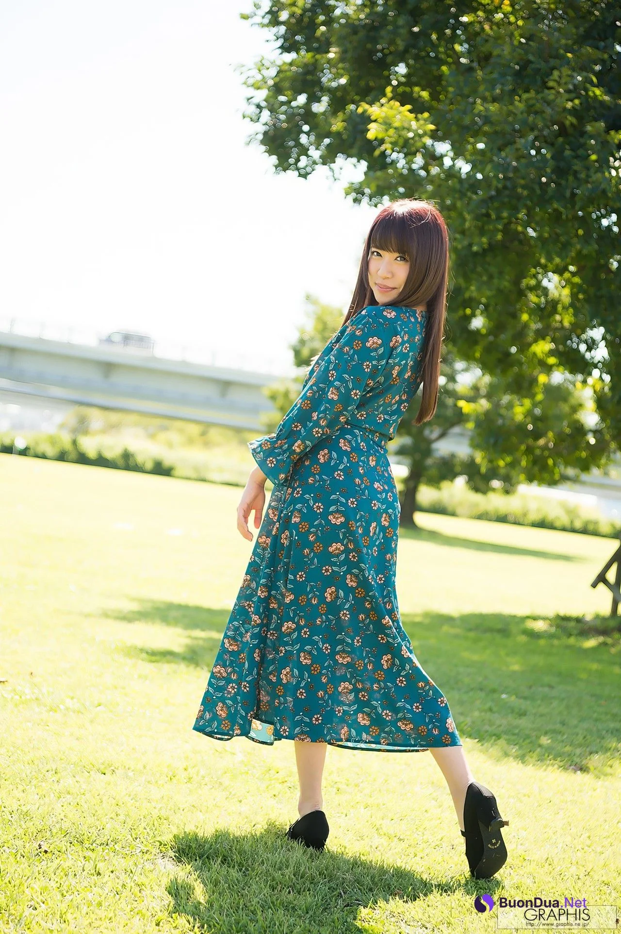 Rin Hatsumi 初美りん, [Graphis] Gals 『Look at me!』 Vol.01 - Photo 4