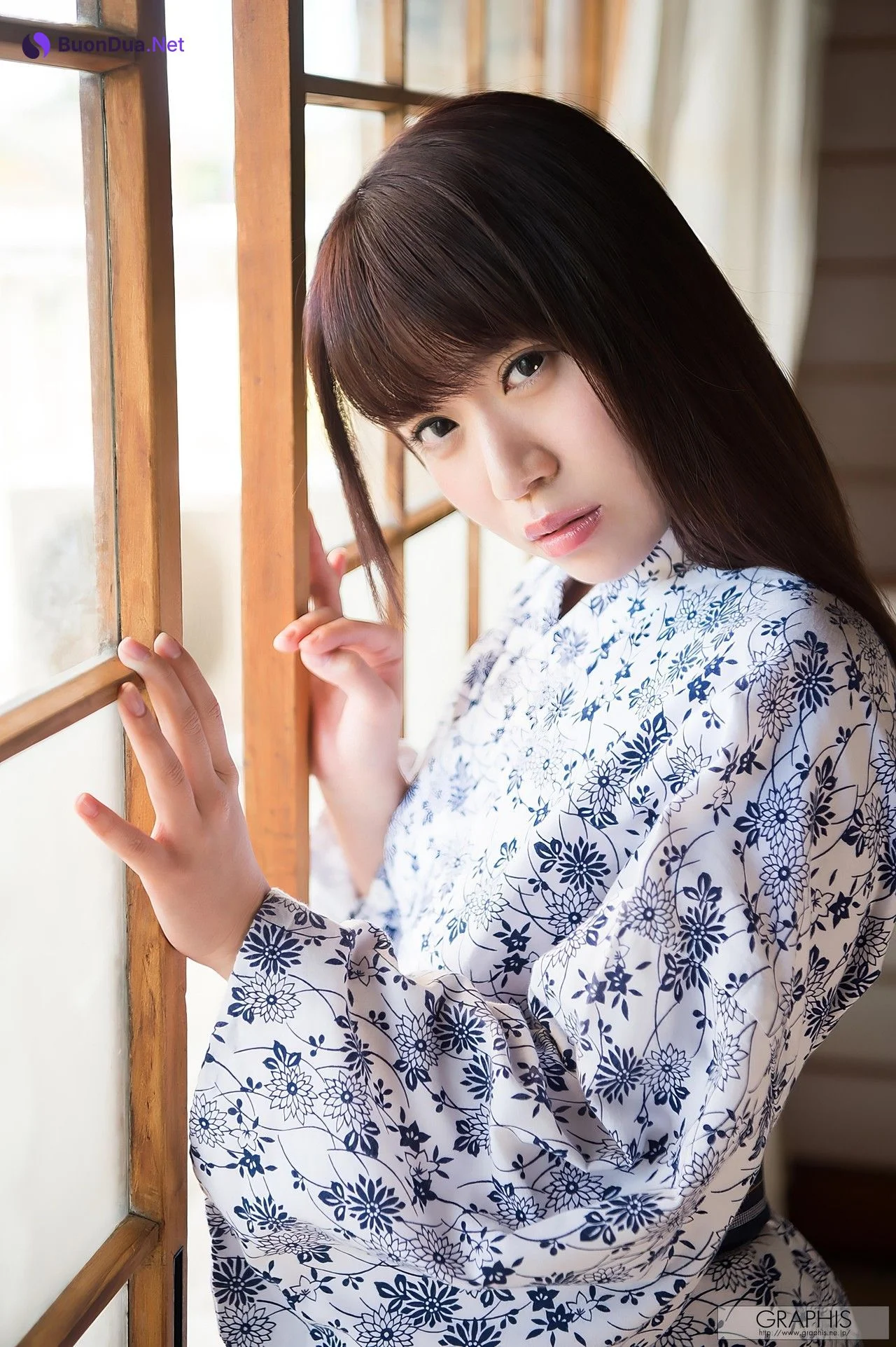Rin Hatsumi 初美りん, [Graphis] Gals 『Look at me!』 Vol.04 - Photo 2