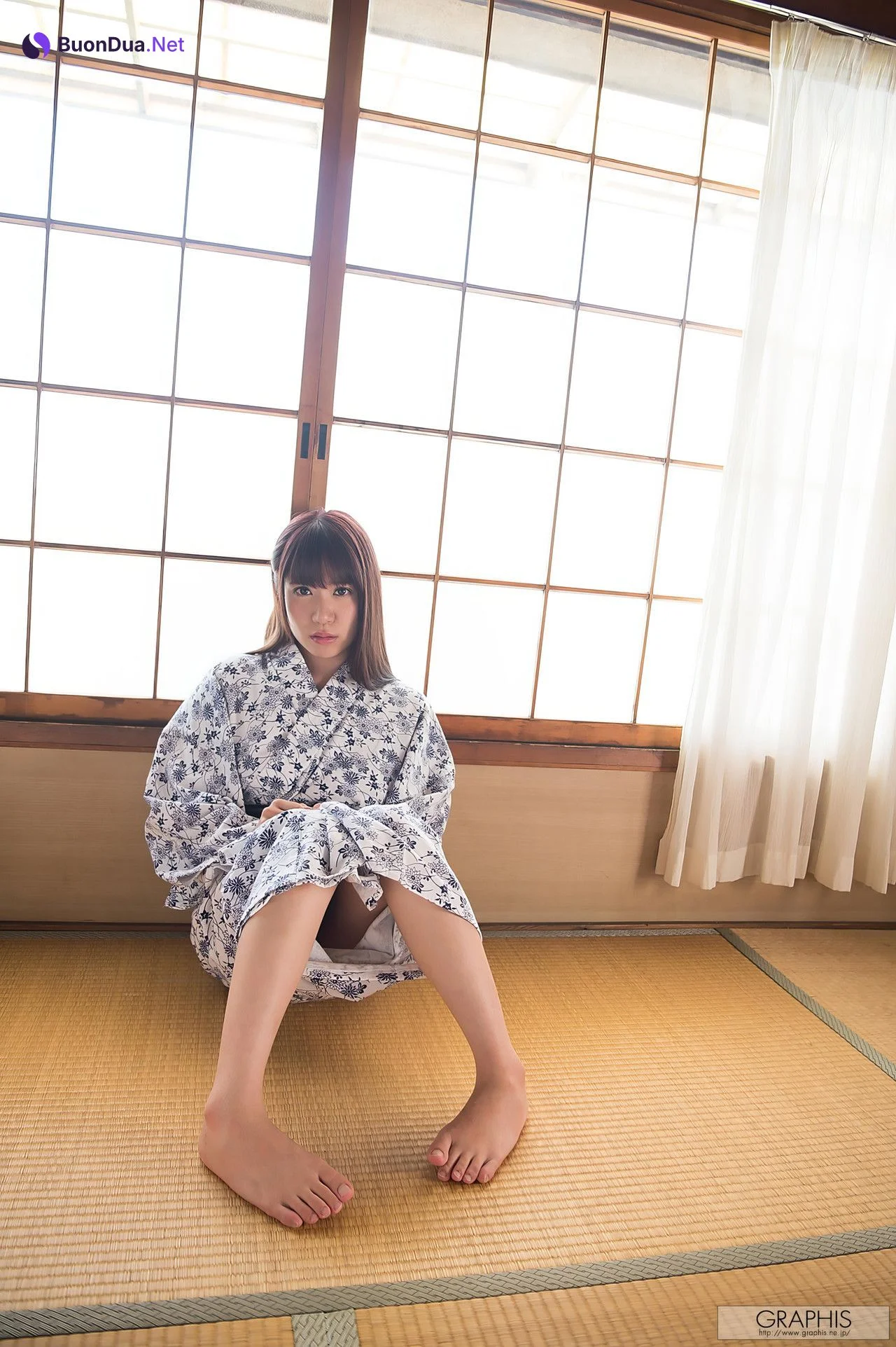 Rin Hatsumi 初美りん, [Graphis] Gals 『Look at me!』 Vol.04 - Photo 5